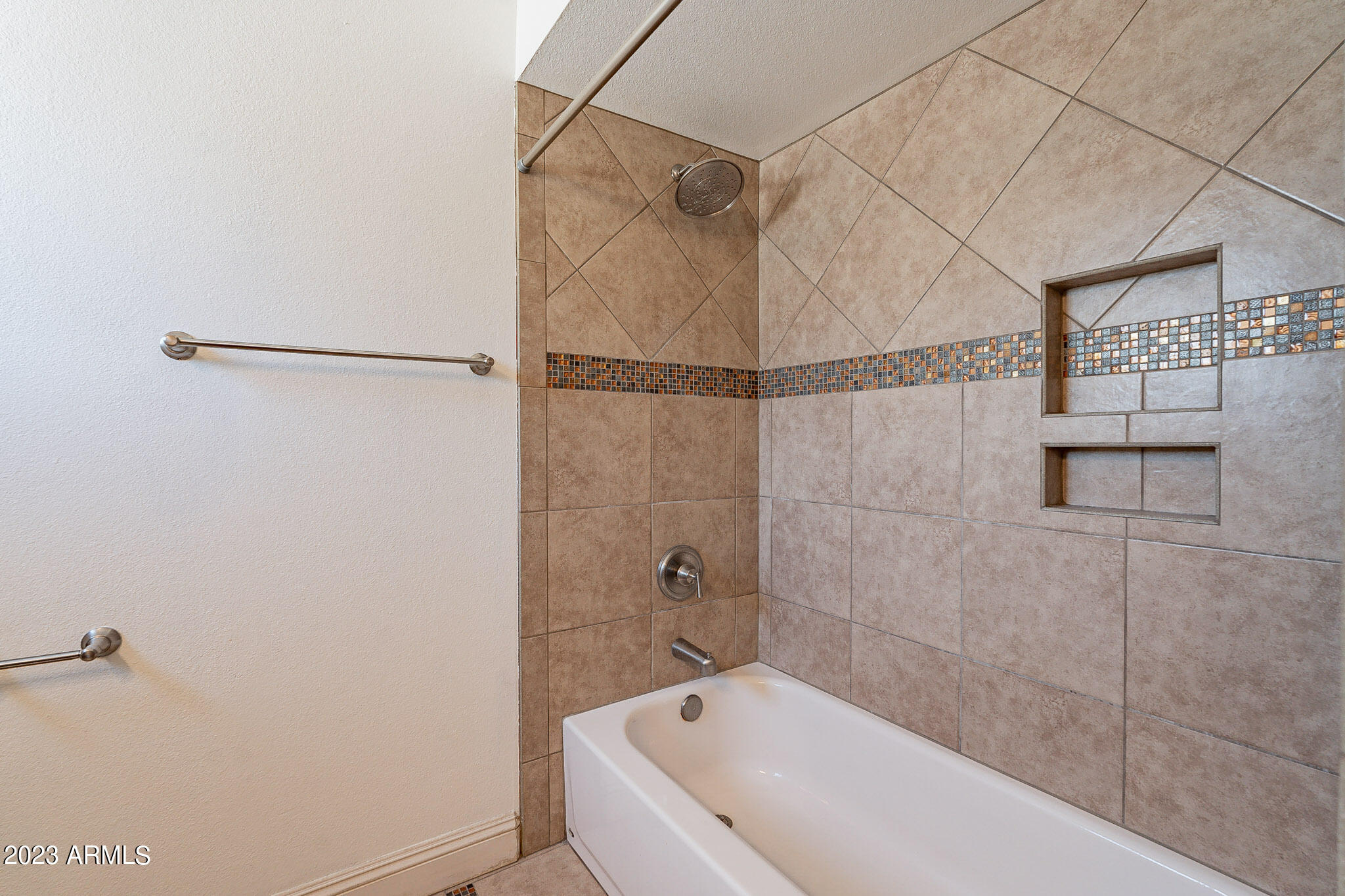 1803 S HERITAGE --