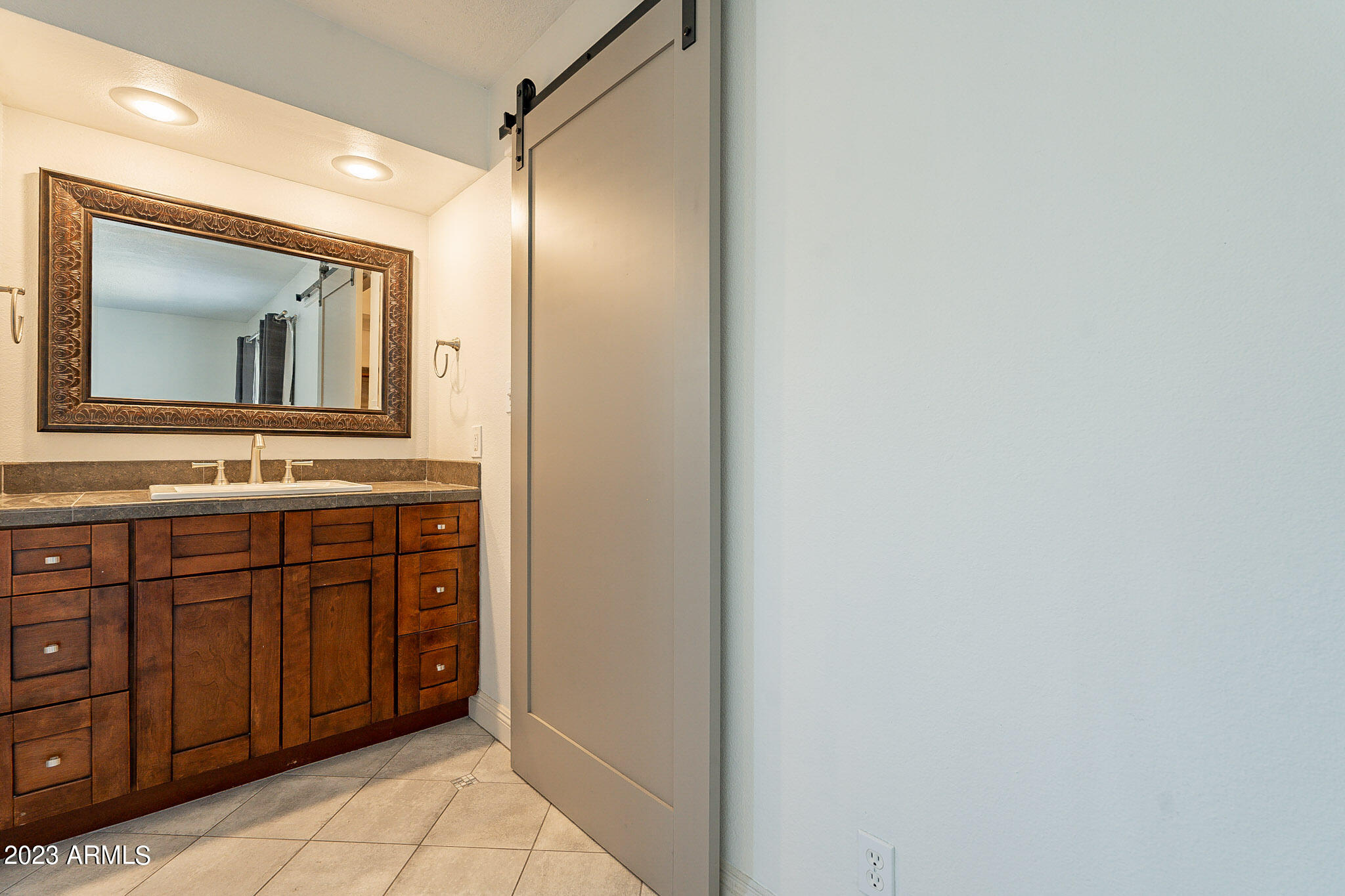 1803 S HERITAGE --