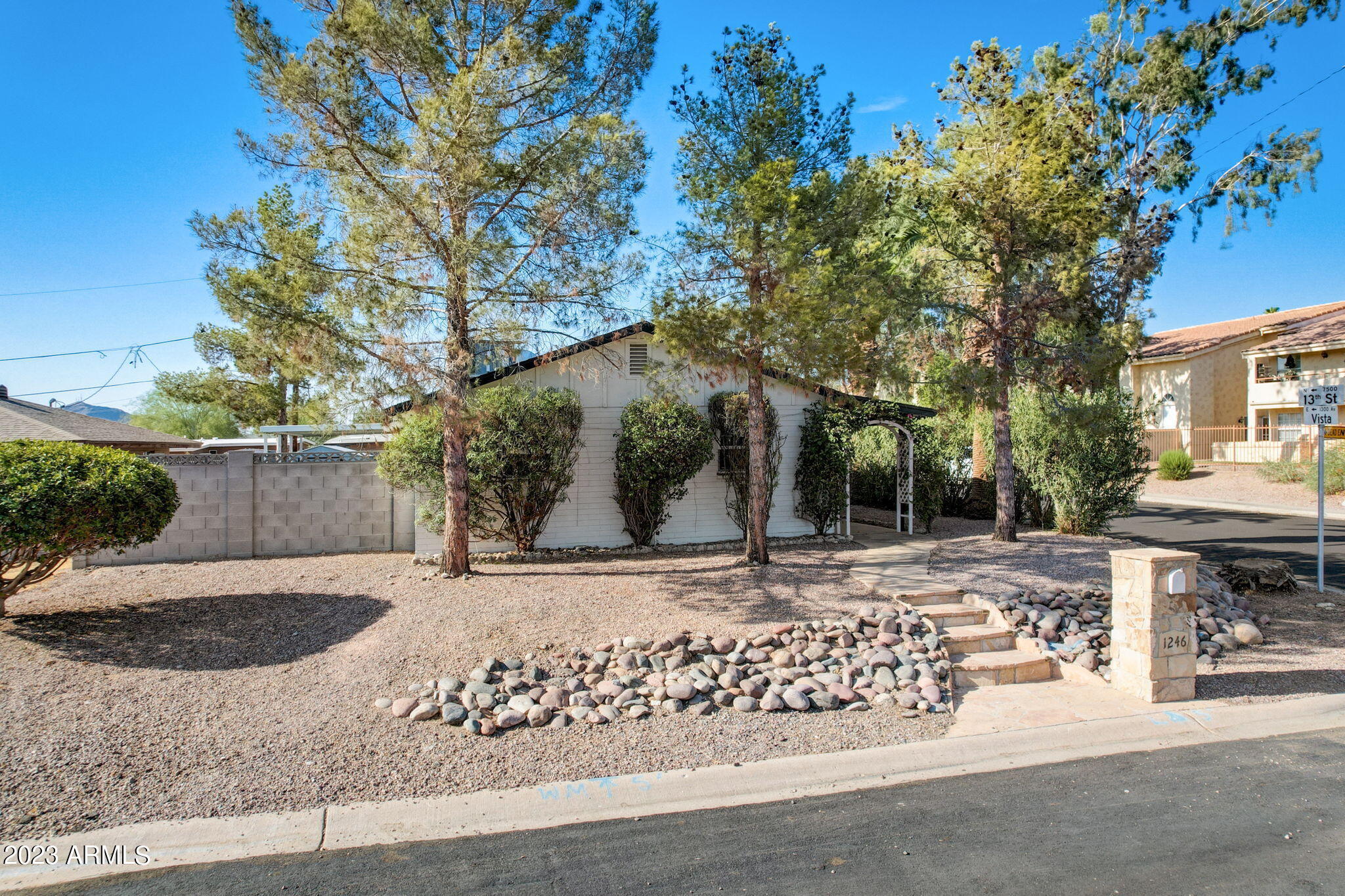 1246 E Vista Avenue