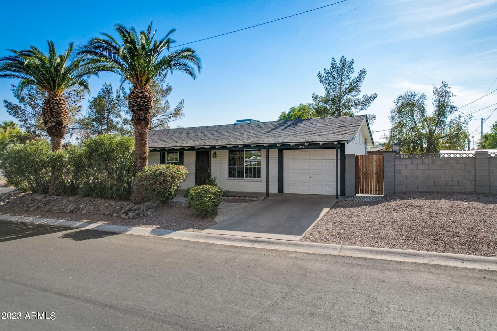 1246 E Vista Avenue