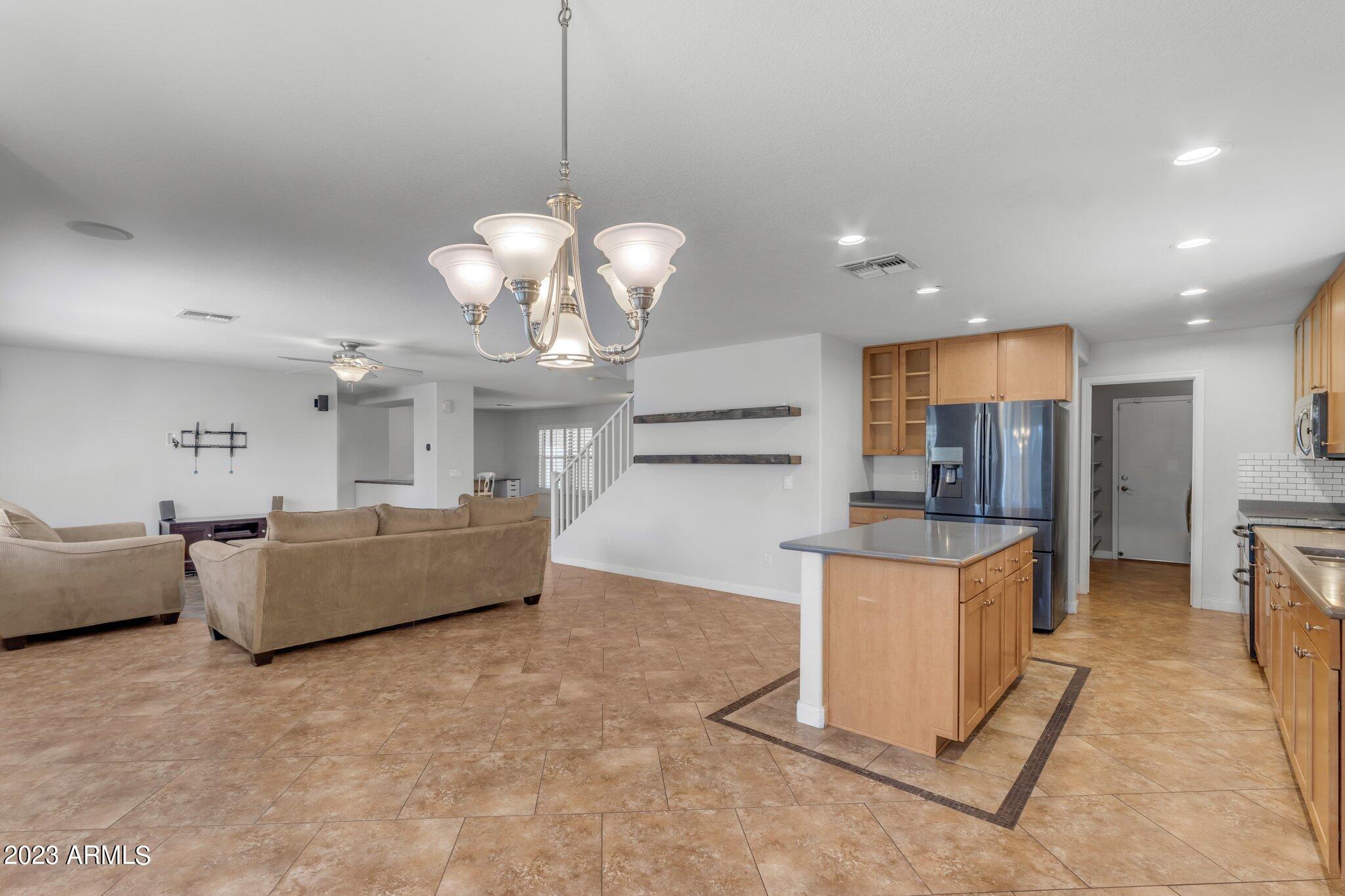 3572 E TRIGGER Way