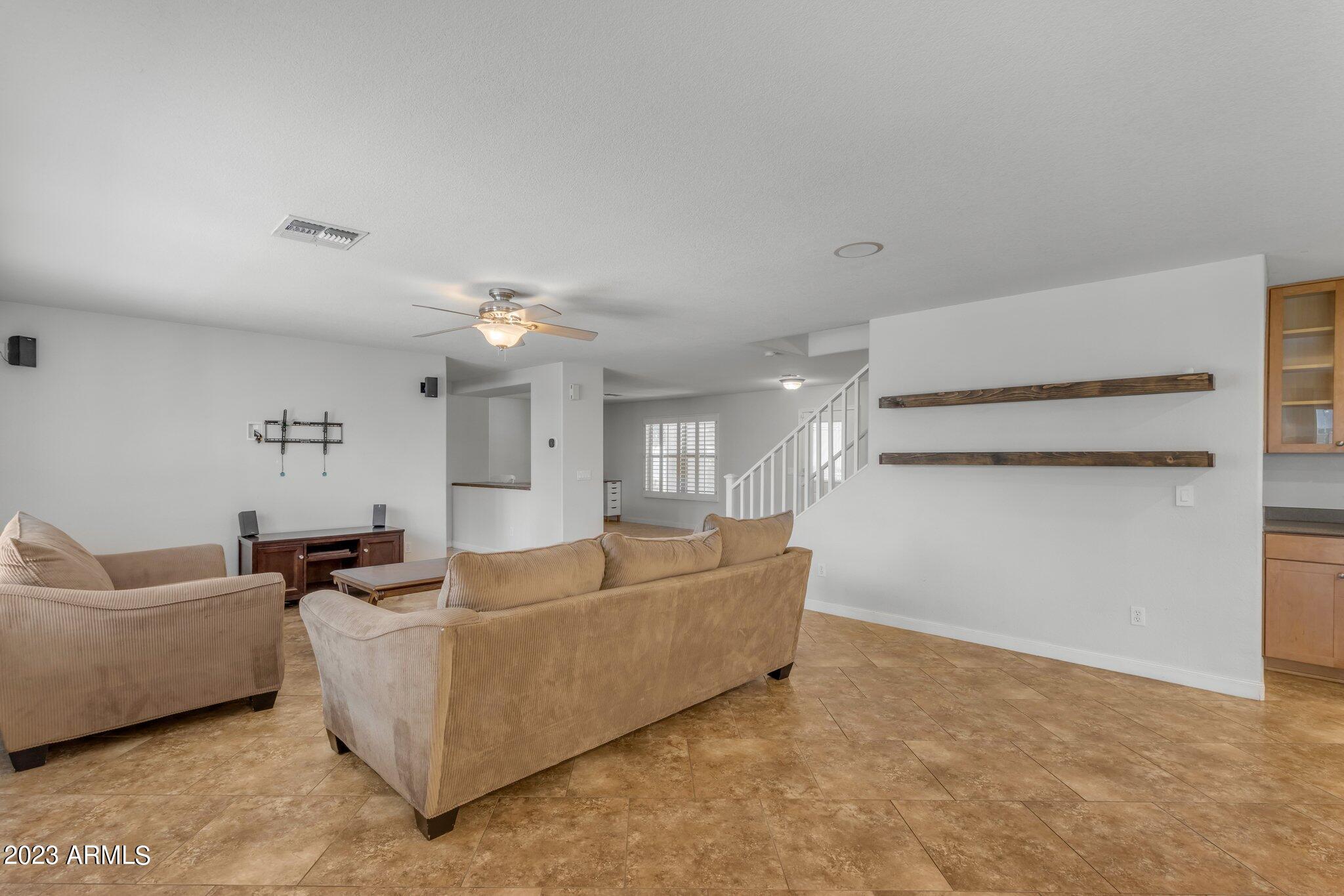 3572 E TRIGGER Way