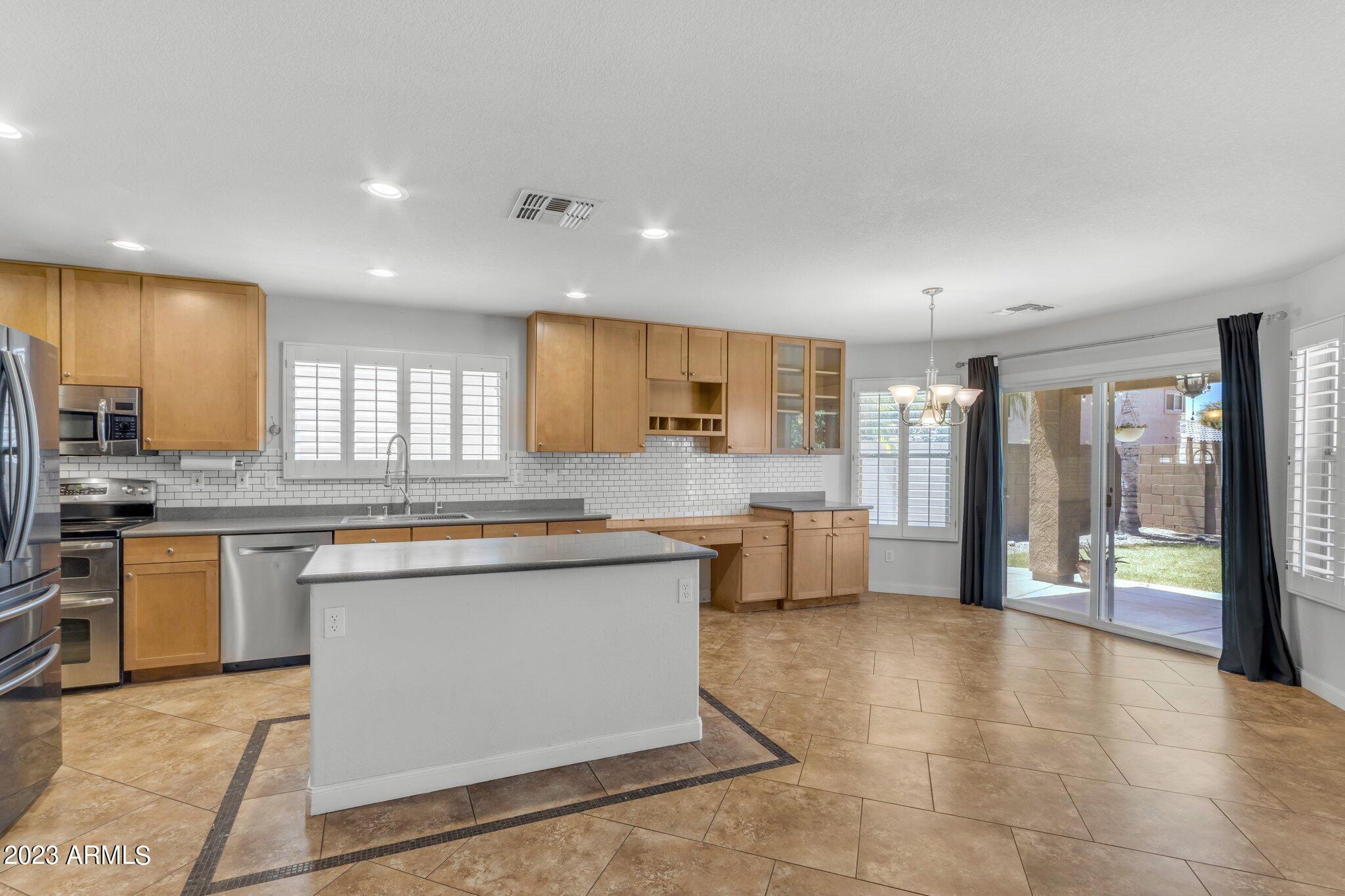 3572 E TRIGGER Way
