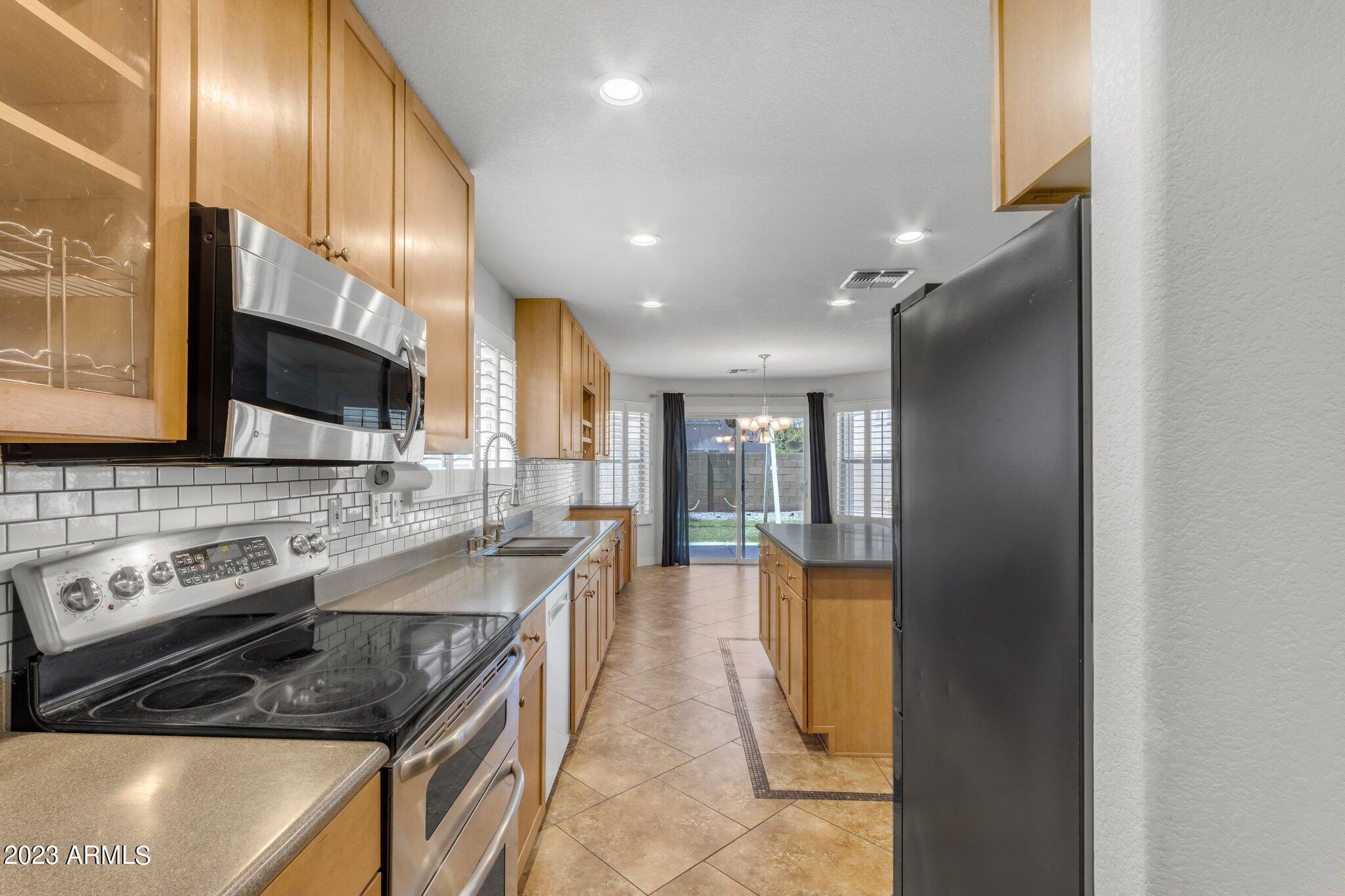 3572 E TRIGGER Way