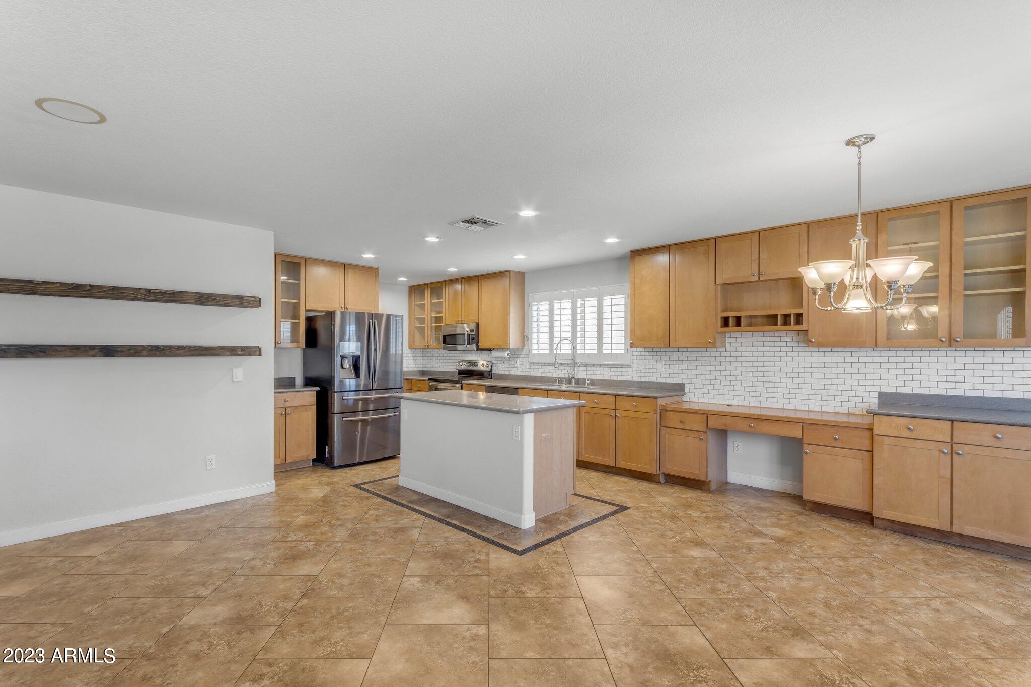 3572 E TRIGGER Way