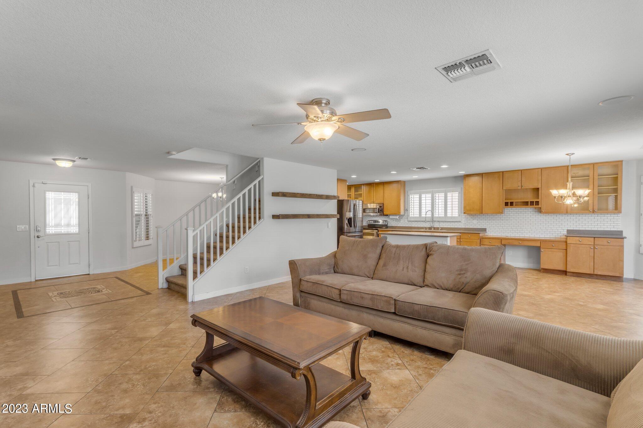 3572 E TRIGGER Way