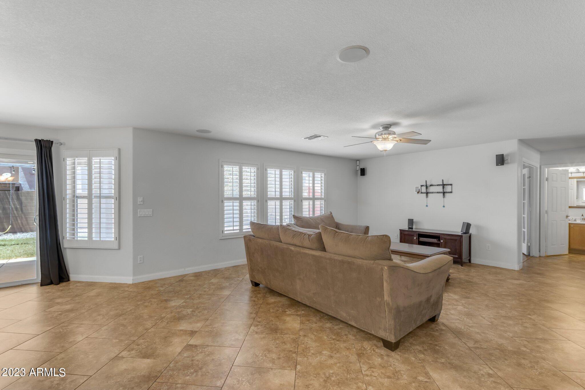 3572 E TRIGGER Way