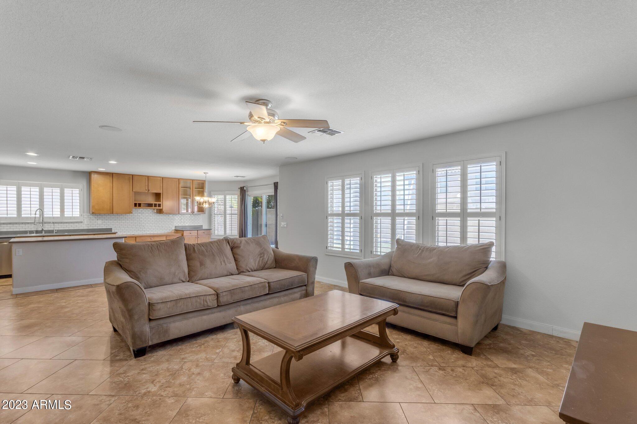 3572 E TRIGGER Way