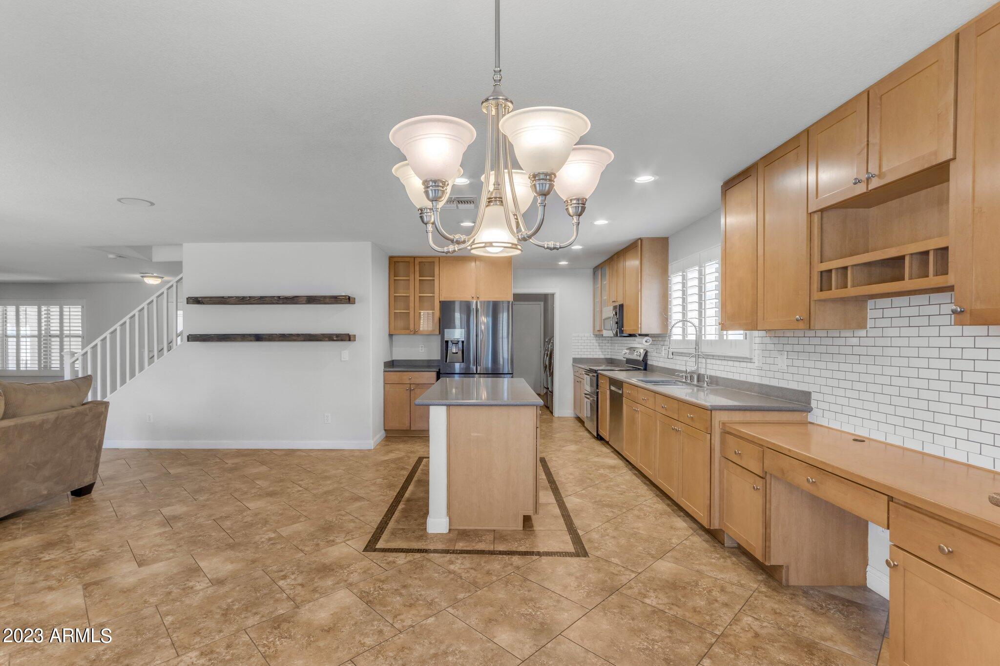 3572 E TRIGGER Way