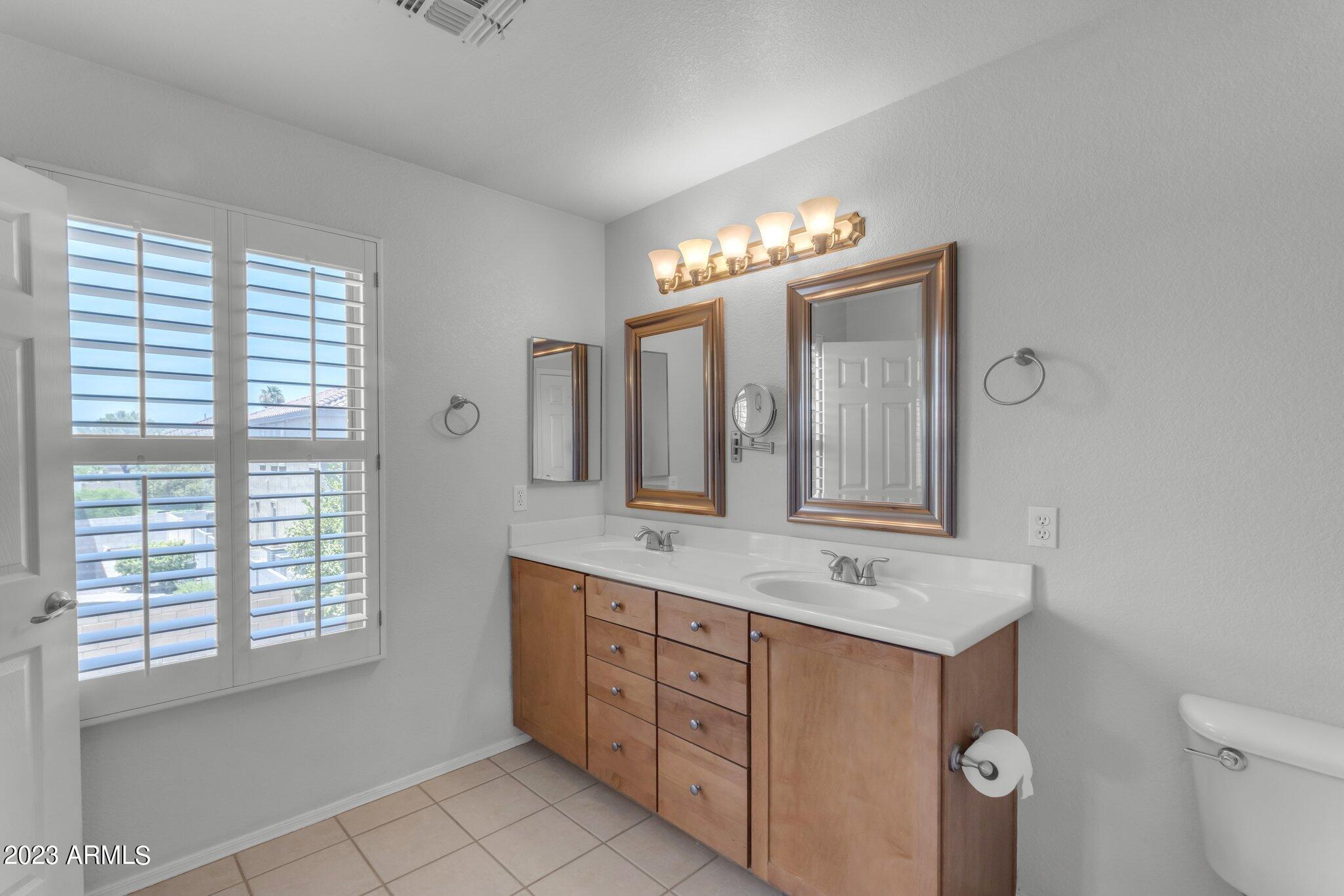 3572 E TRIGGER Way
