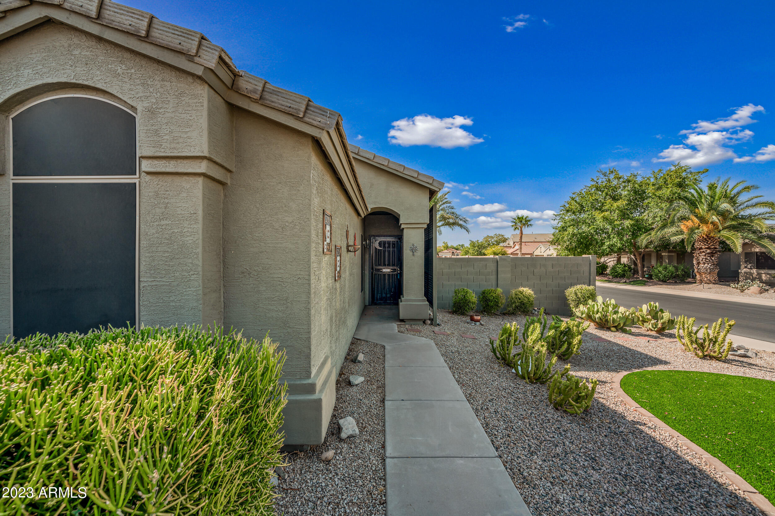 42561 W DESERT FAIRWAYS Drive