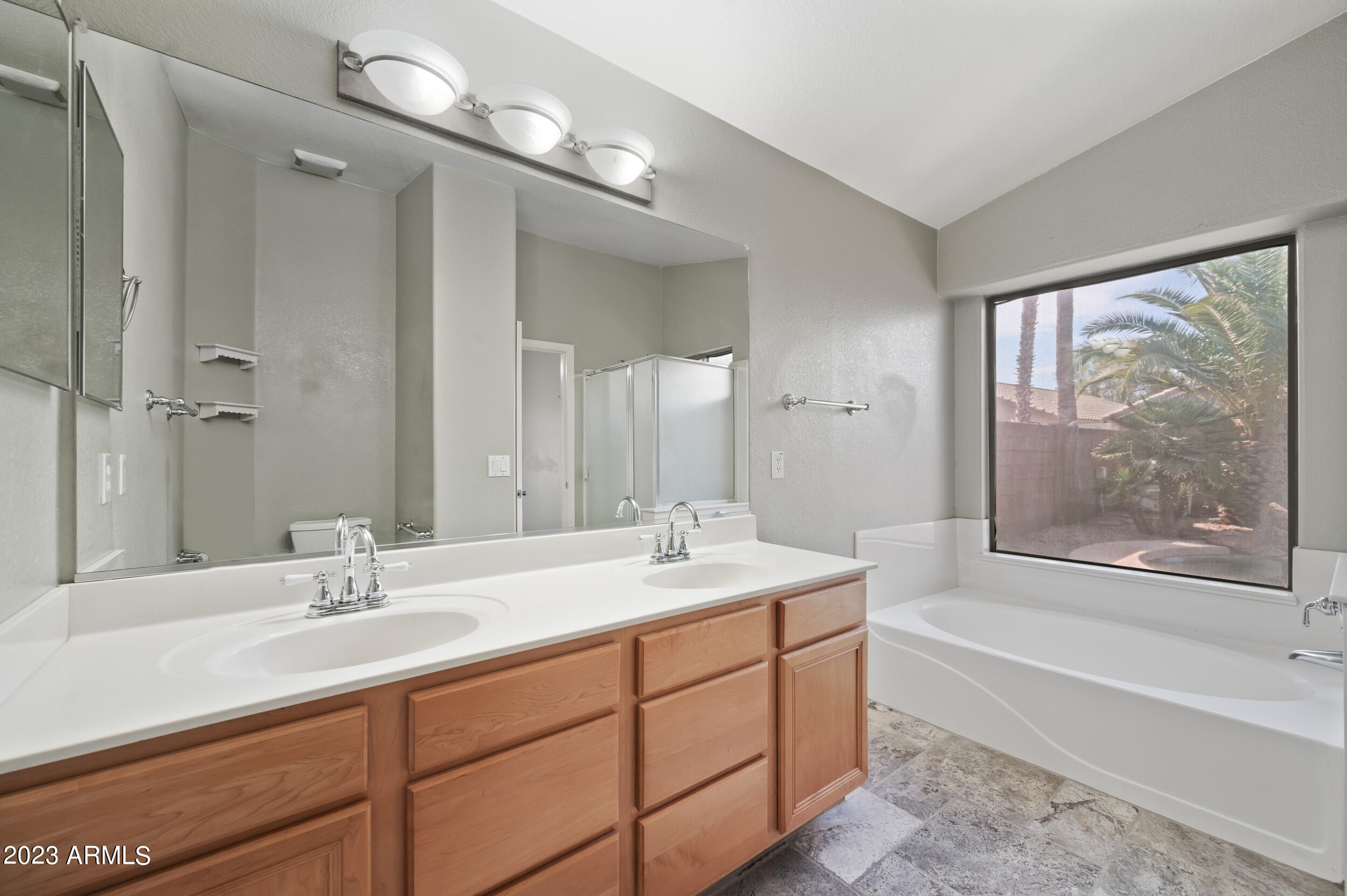 42561 W DESERT FAIRWAYS Drive