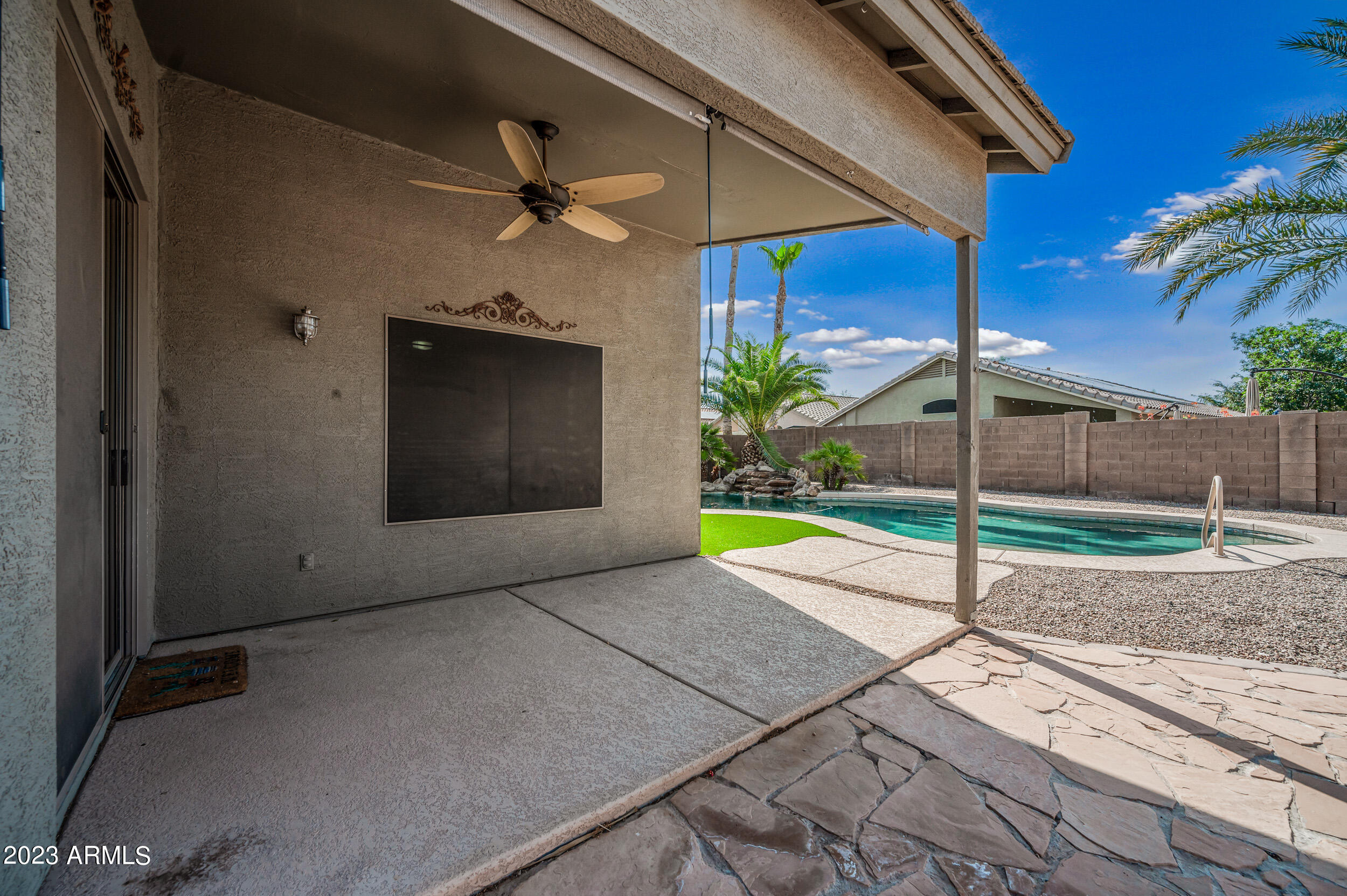 42561 W DESERT FAIRWAYS Drive
