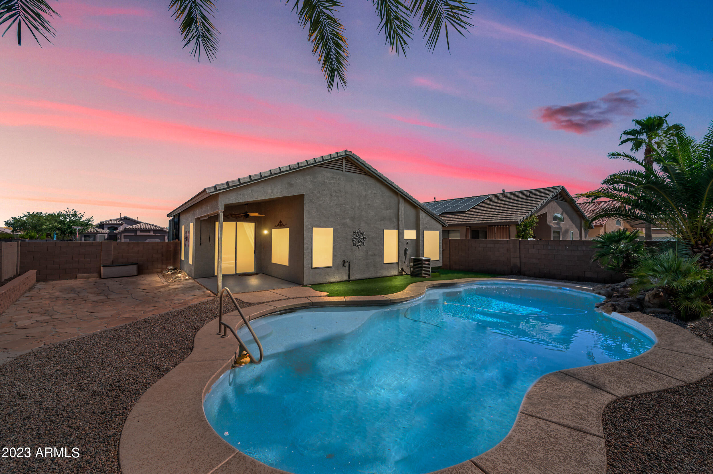 42561 W DESERT FAIRWAYS Drive