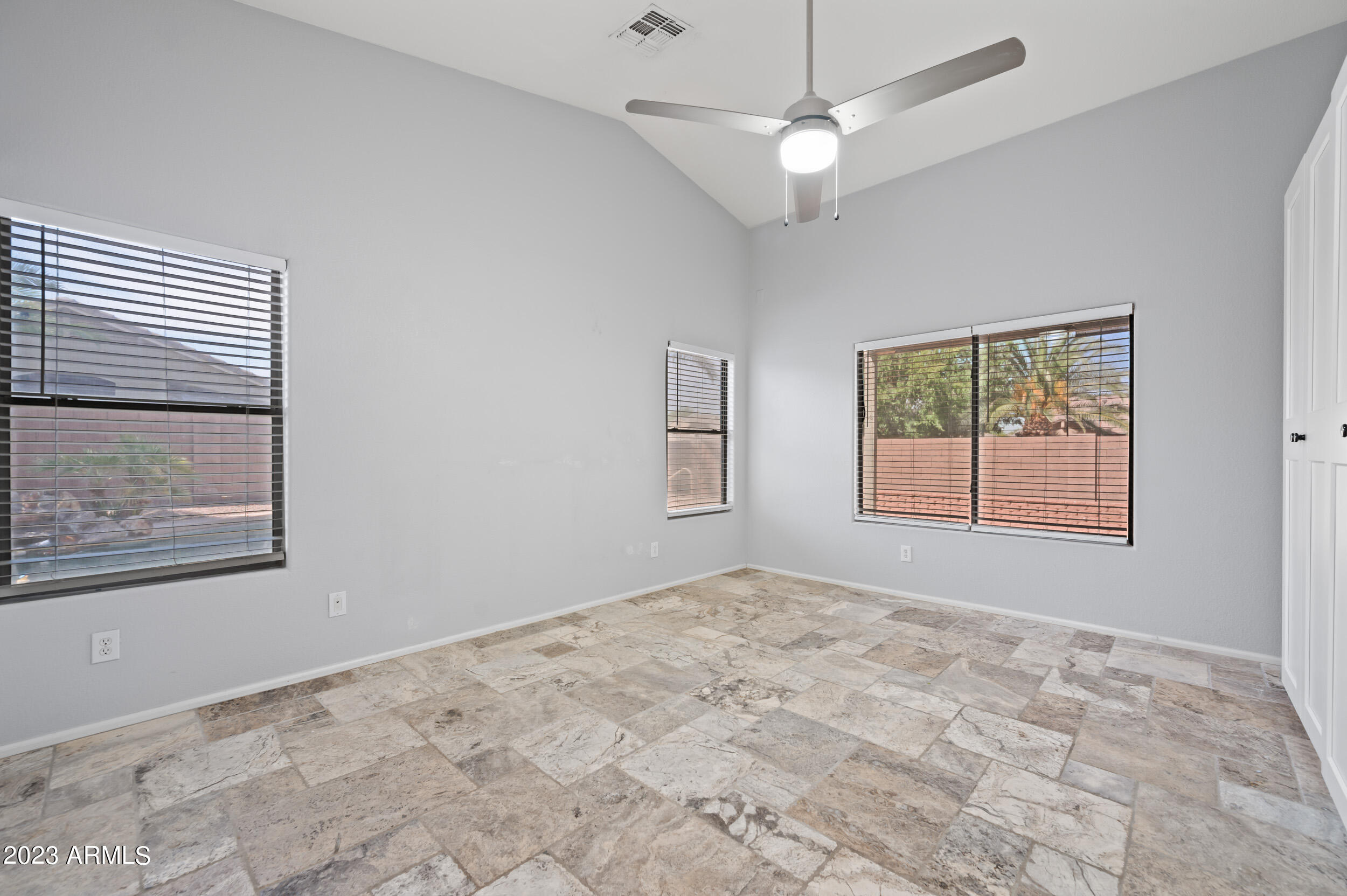 42561 W DESERT FAIRWAYS Drive