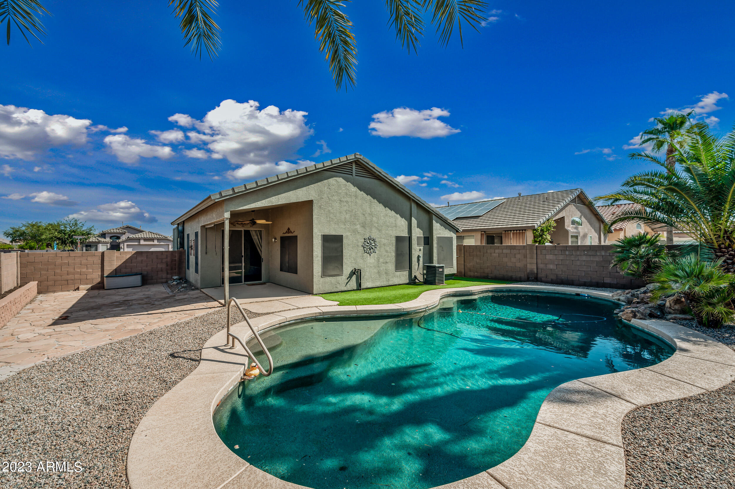 42561 W DESERT FAIRWAYS Drive