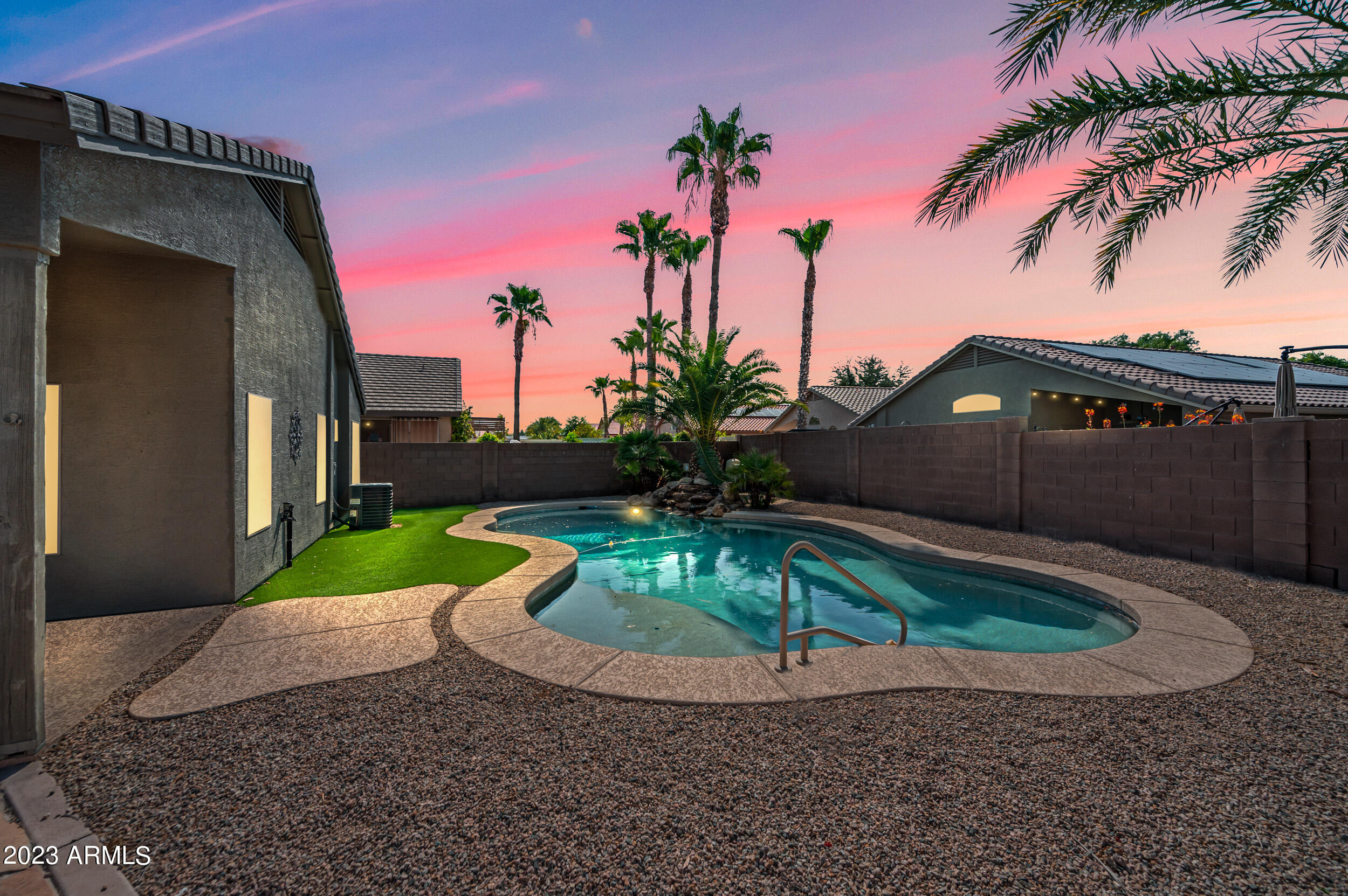 42561 W DESERT FAIRWAYS Drive