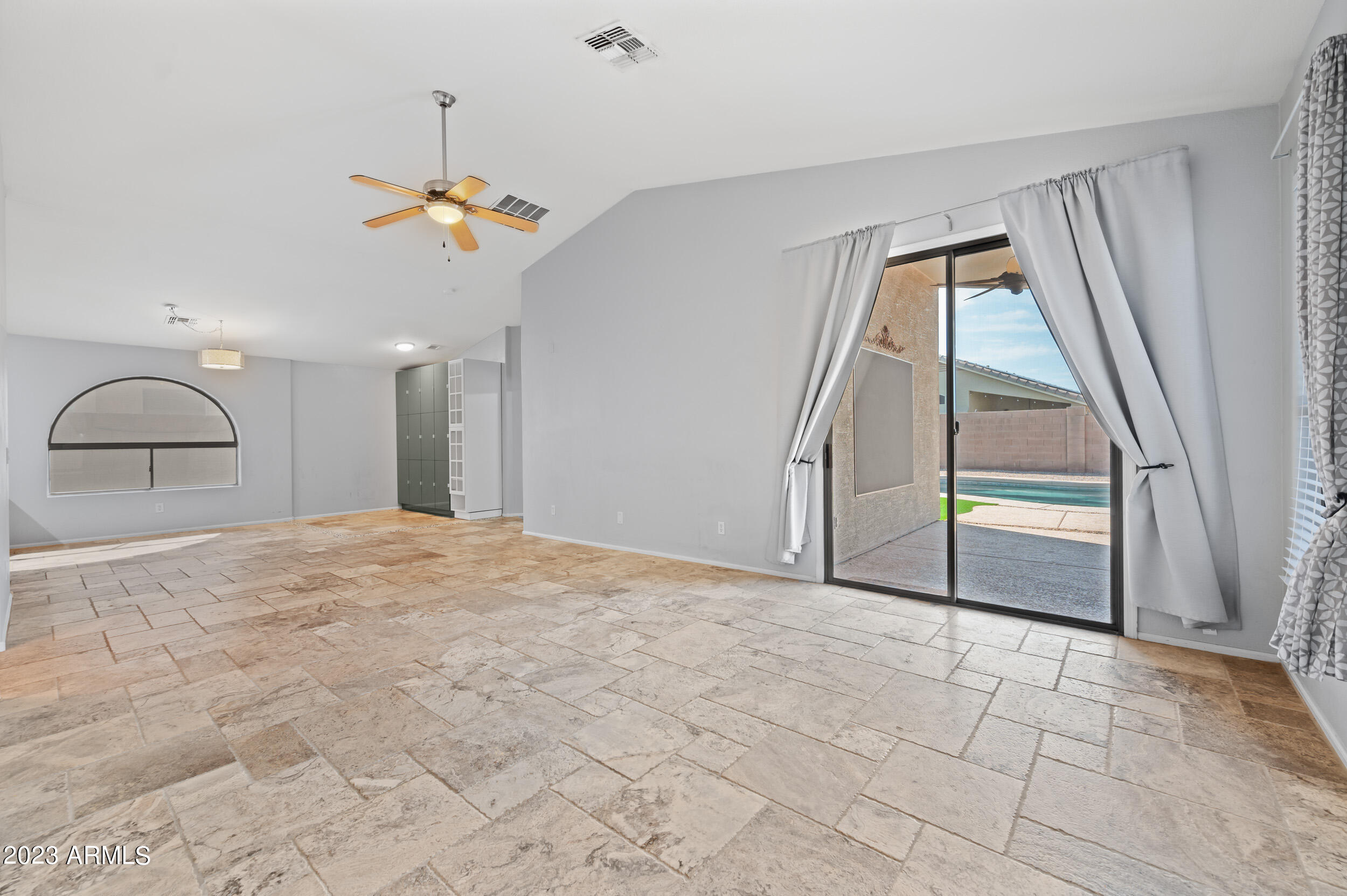 42561 W DESERT FAIRWAYS Drive