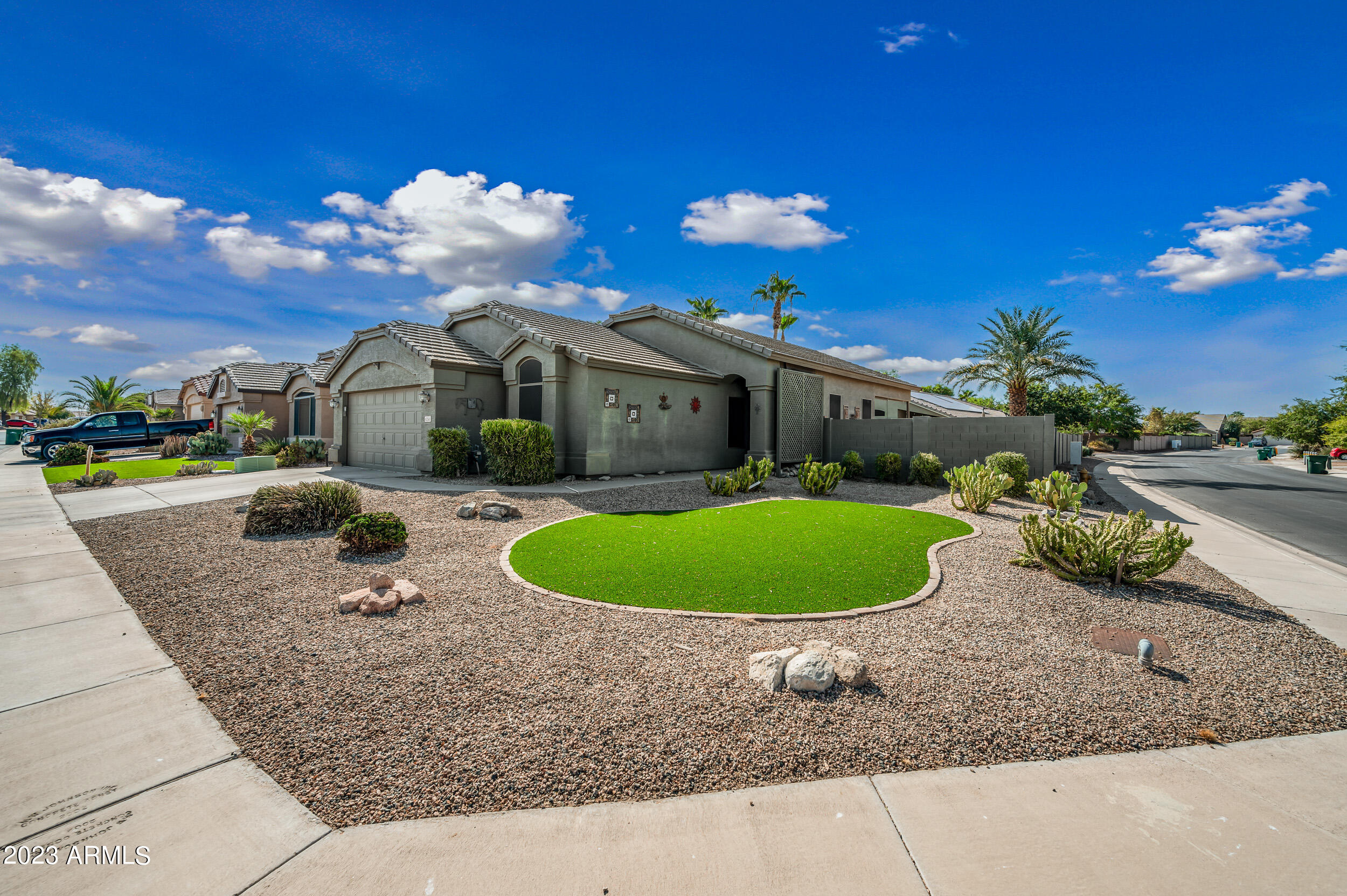 42561 W DESERT FAIRWAYS Drive