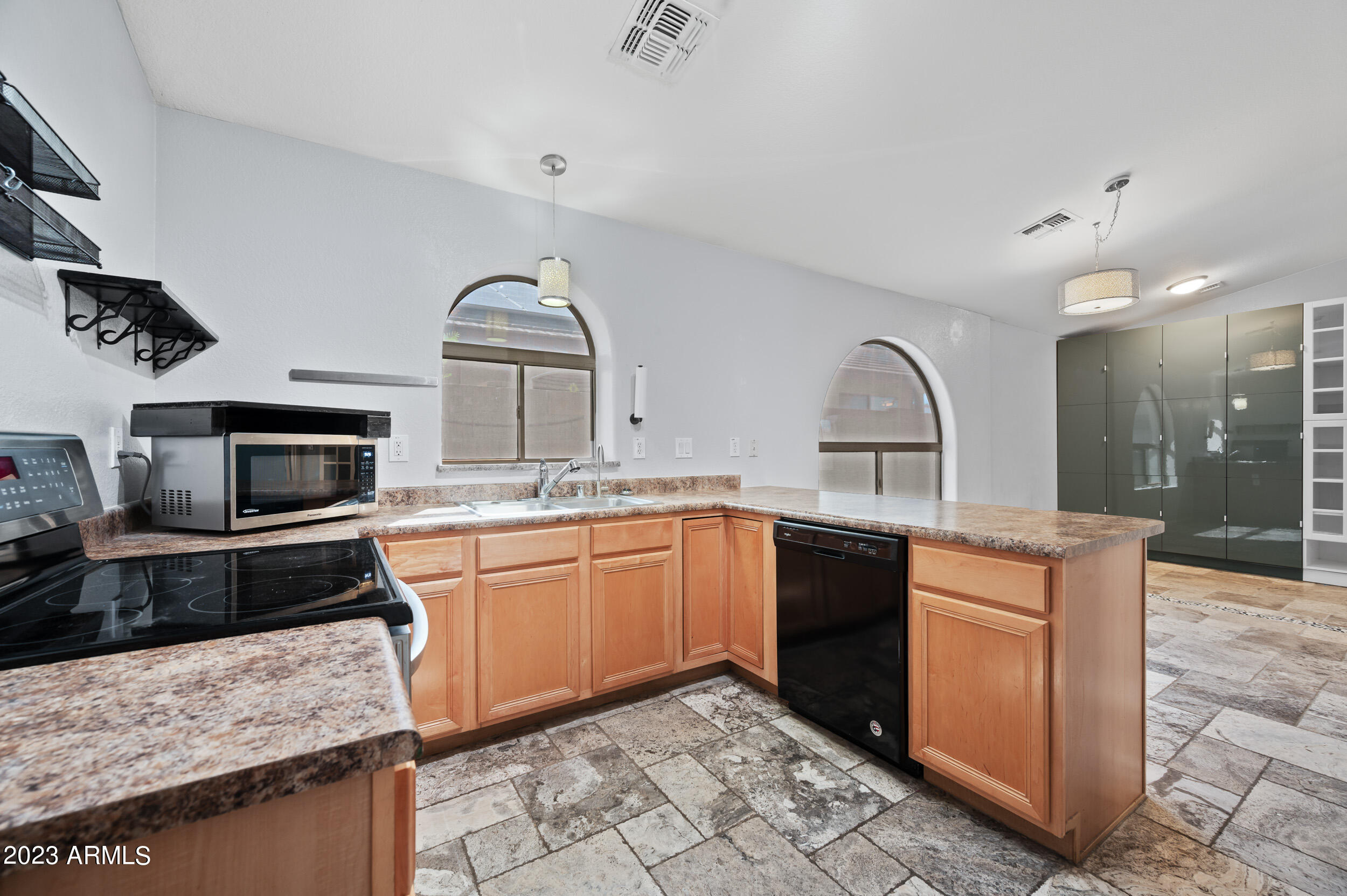42561 W DESERT FAIRWAYS Drive