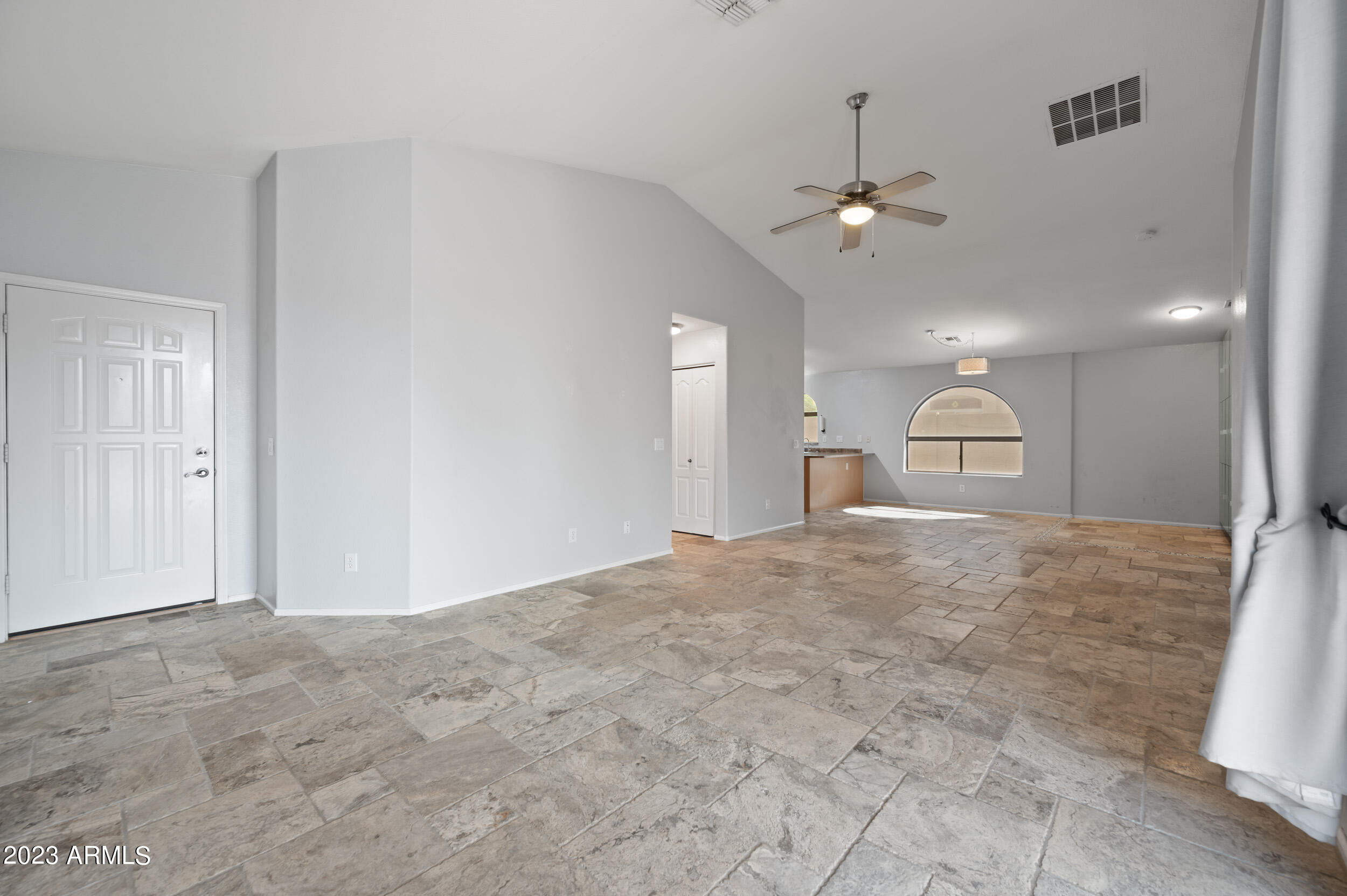 42561 W DESERT FAIRWAYS Drive