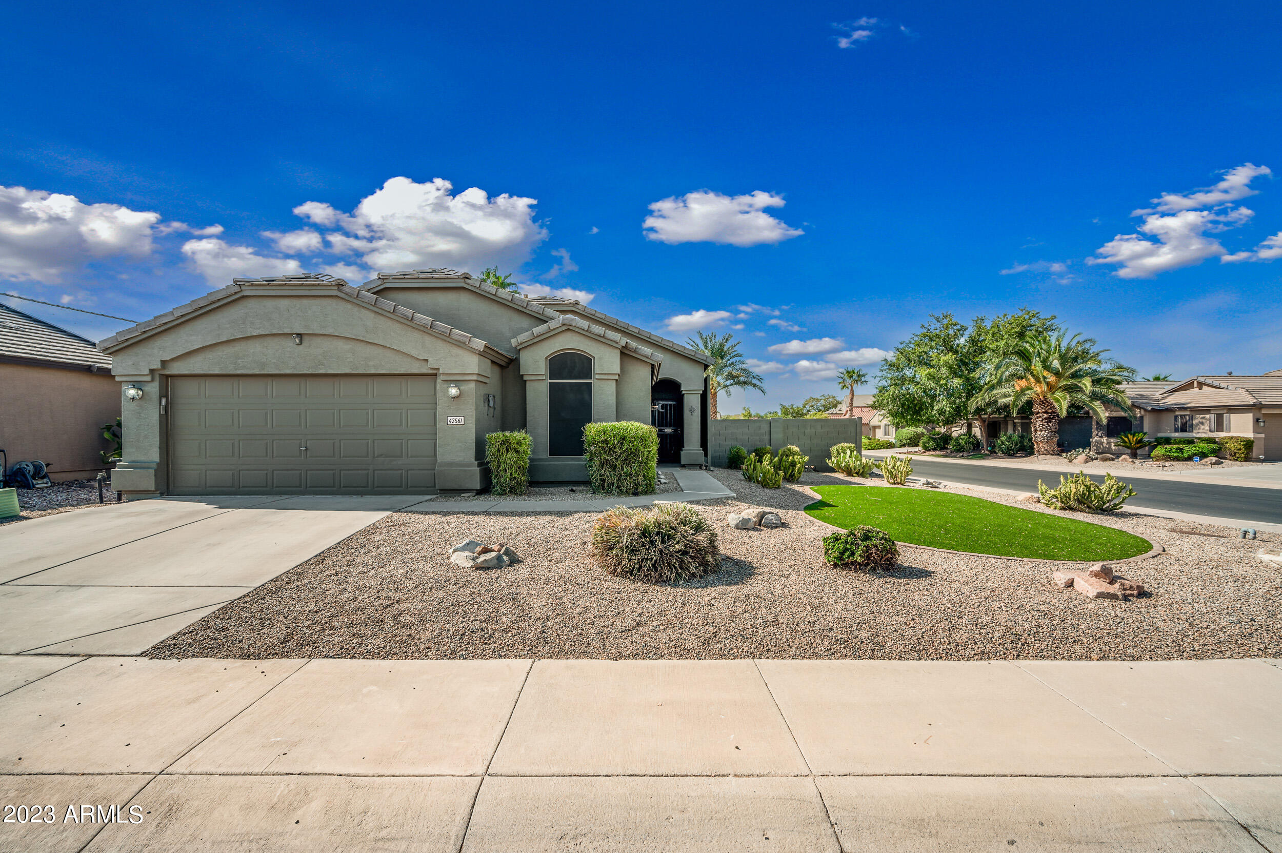 42561 W DESERT FAIRWAYS Drive