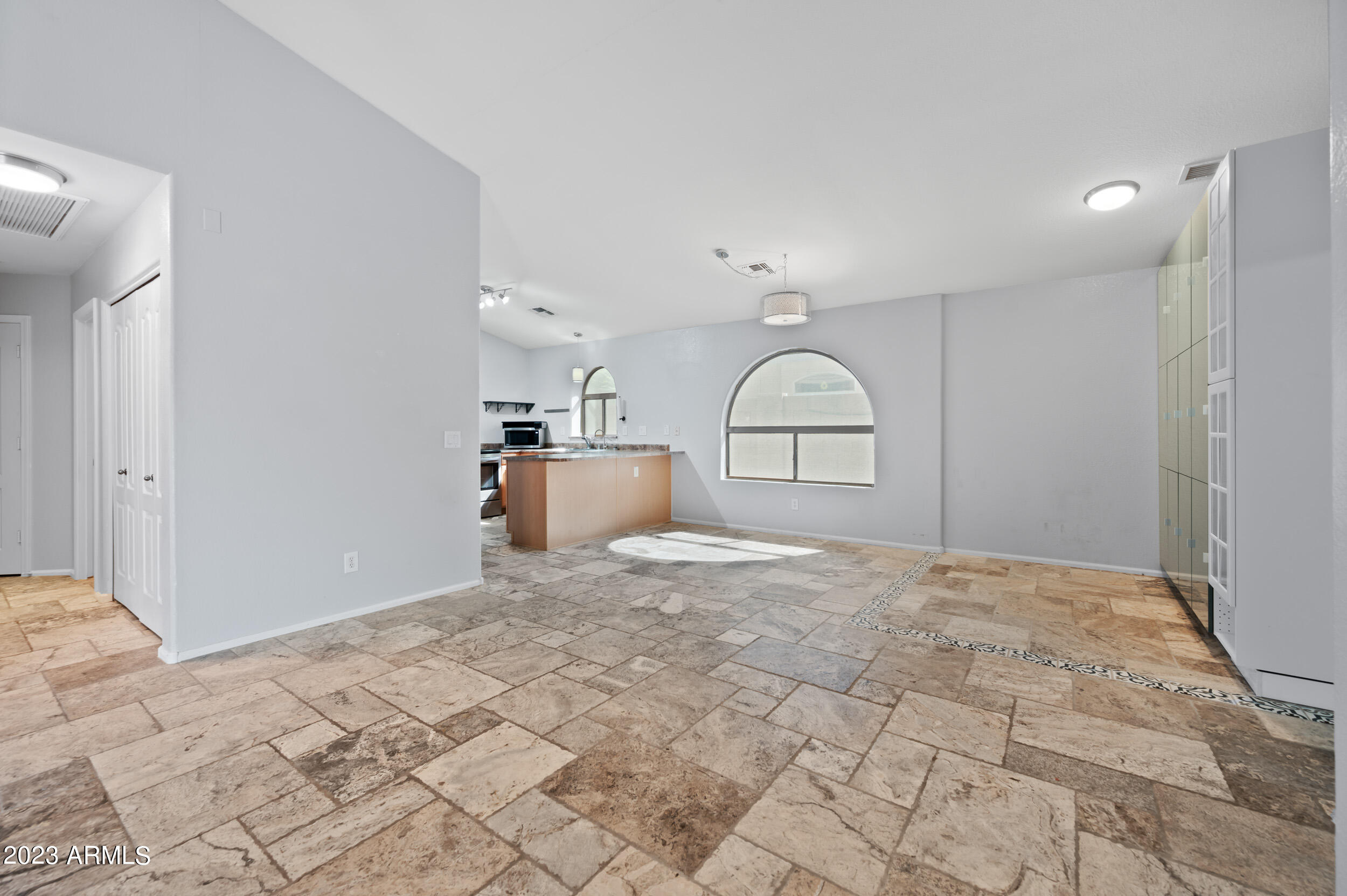 42561 W DESERT FAIRWAYS Drive
