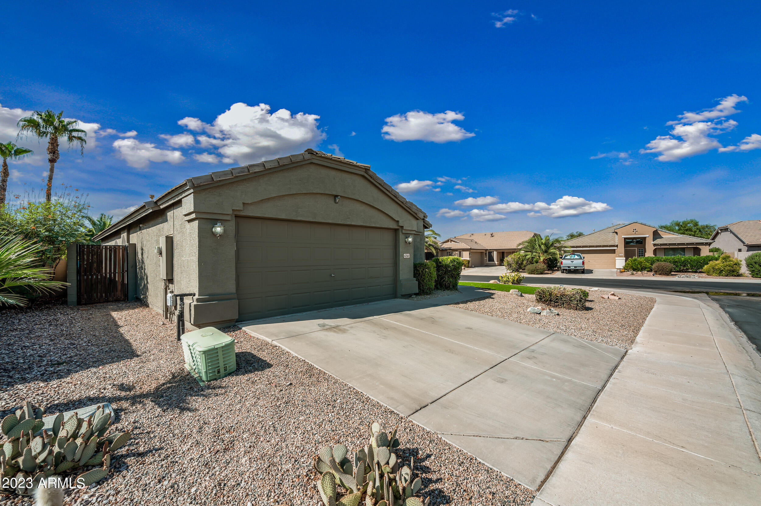 42561 W DESERT FAIRWAYS Drive