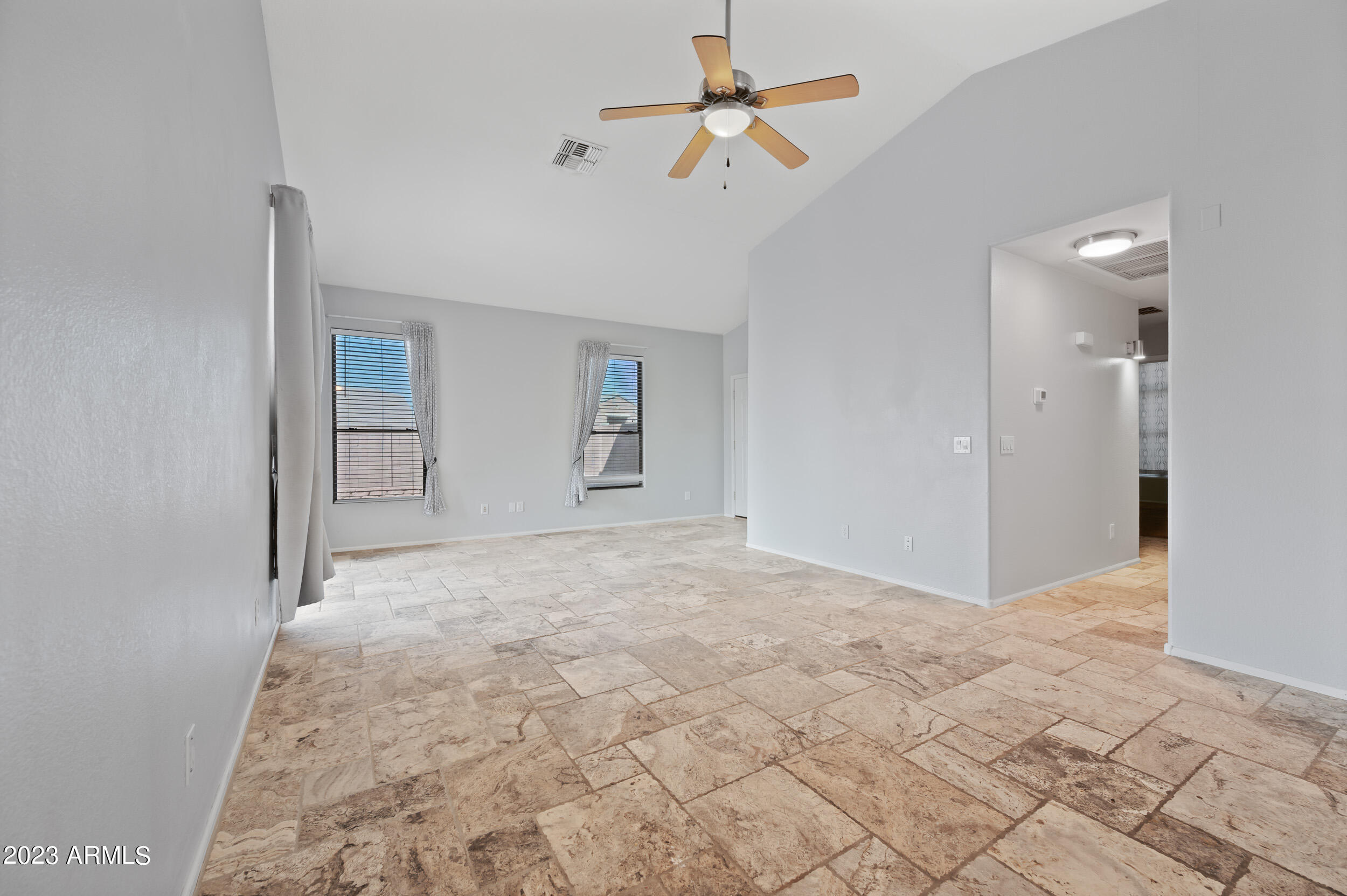 42561 W DESERT FAIRWAYS Drive