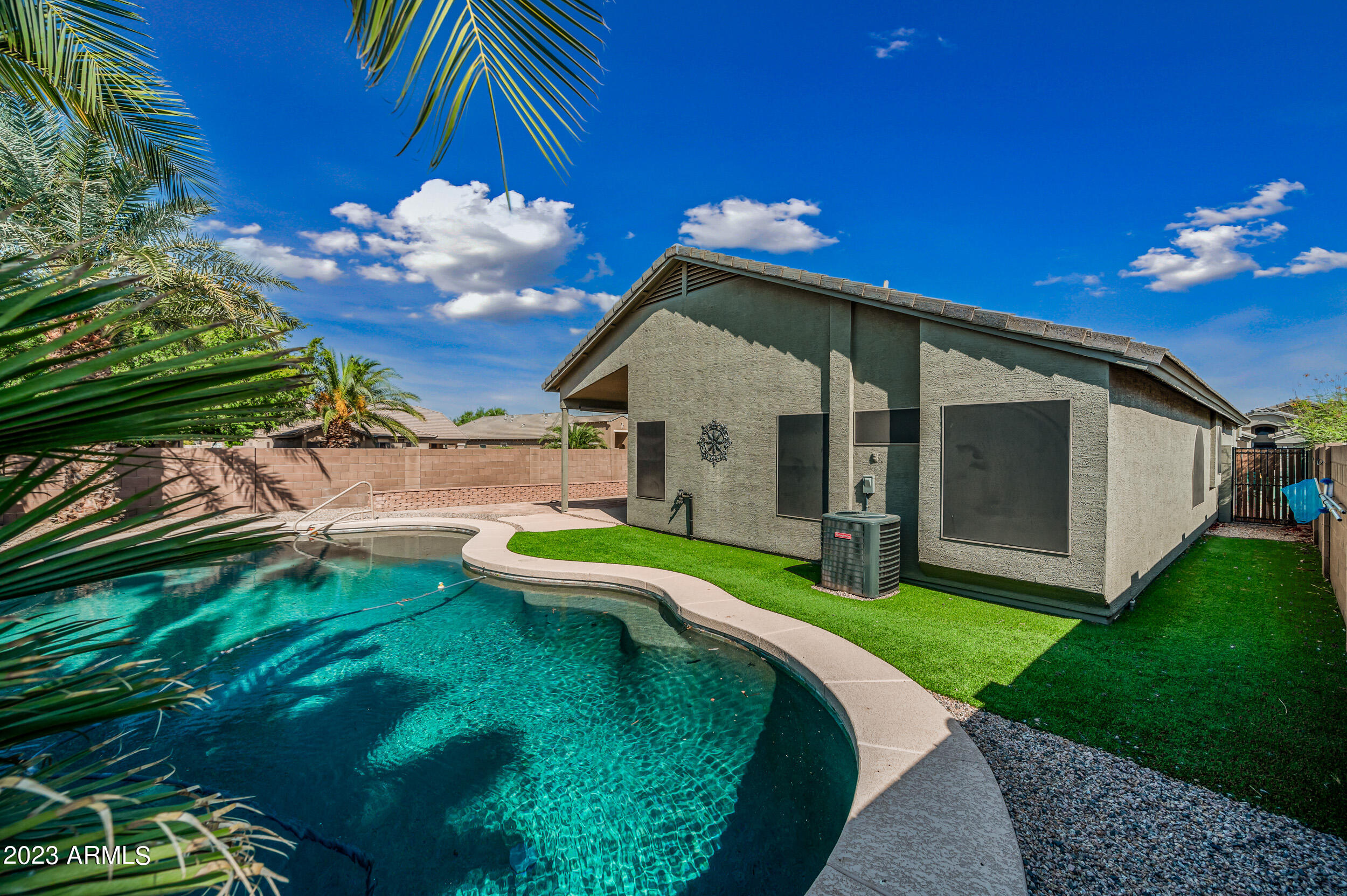 42561 W DESERT FAIRWAYS Drive