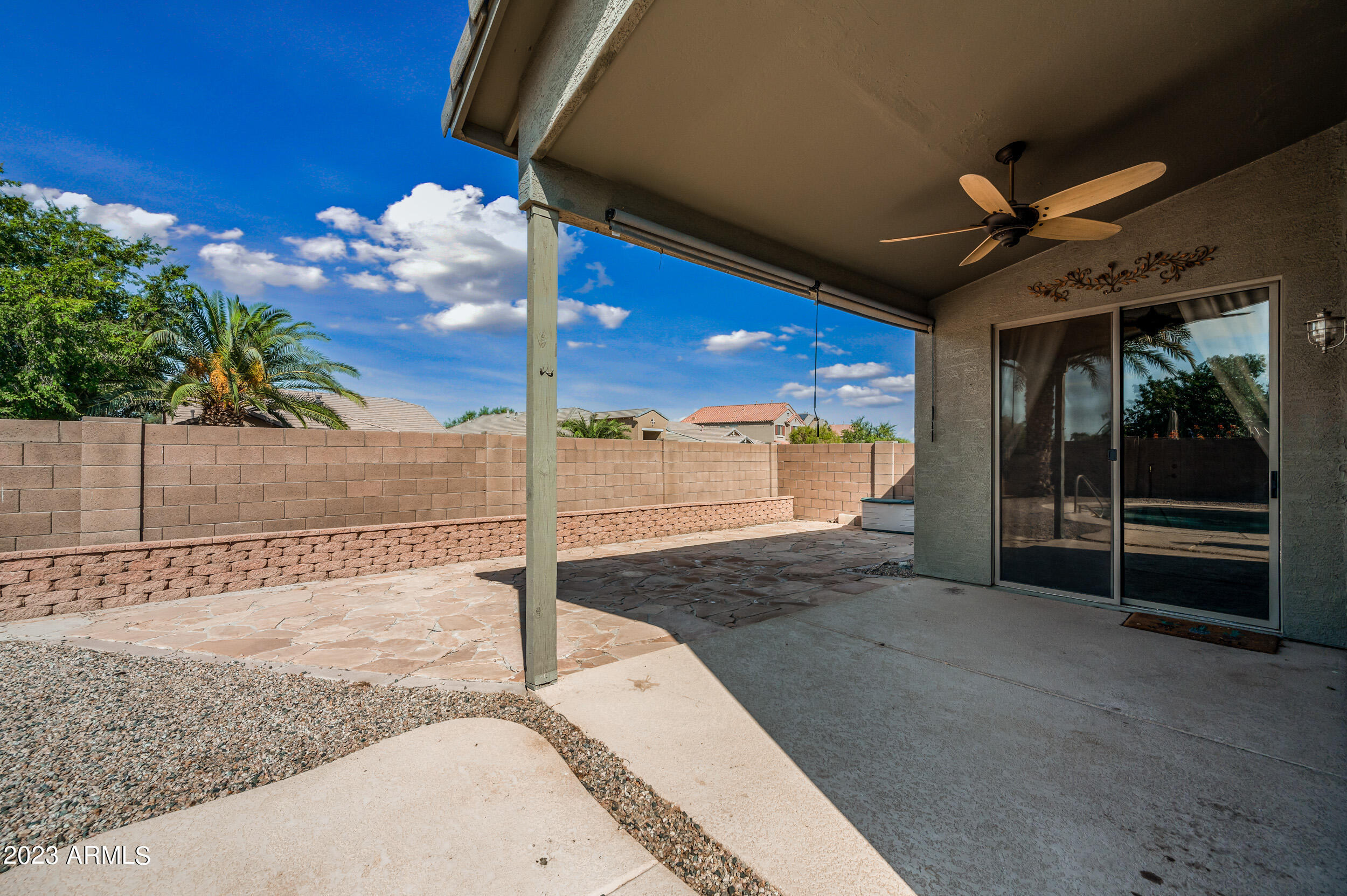 42561 W DESERT FAIRWAYS Drive