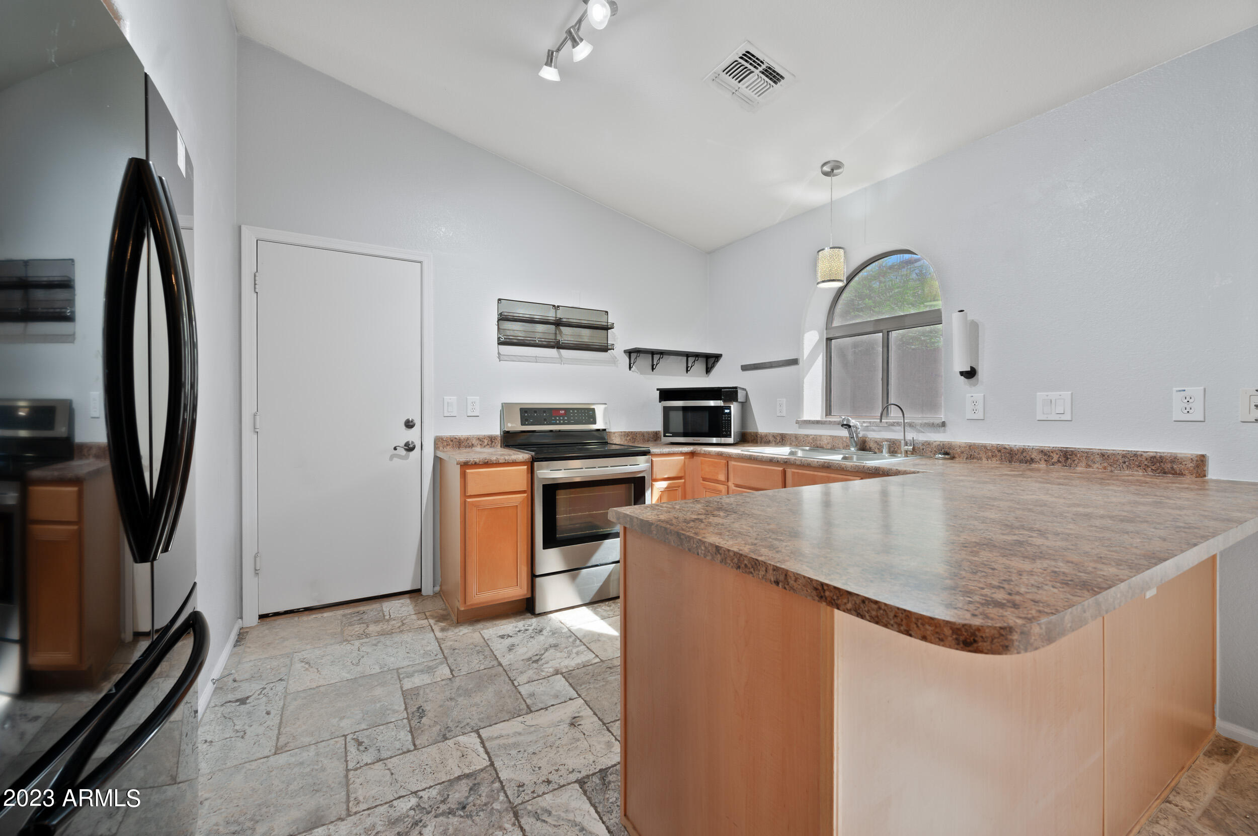 42561 W DESERT FAIRWAYS Drive