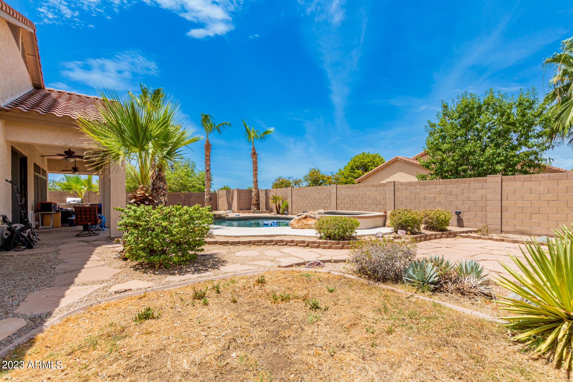 7326 W DREYFUS Drive