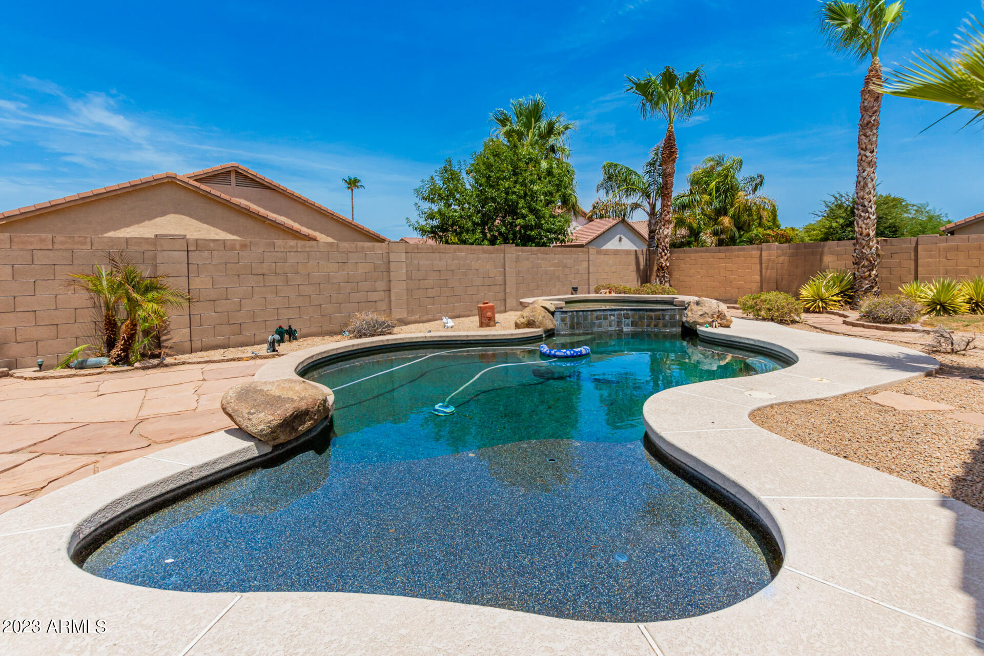7326 W DREYFUS Drive
