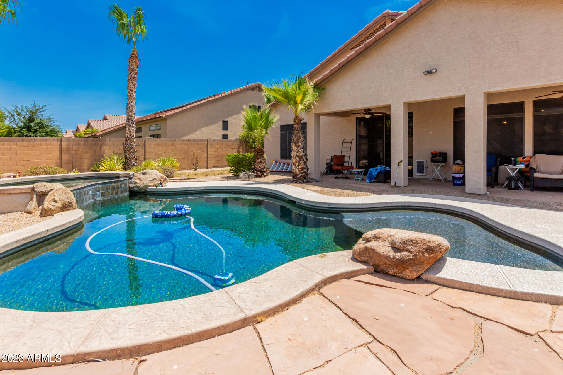 7326 W DREYFUS Drive