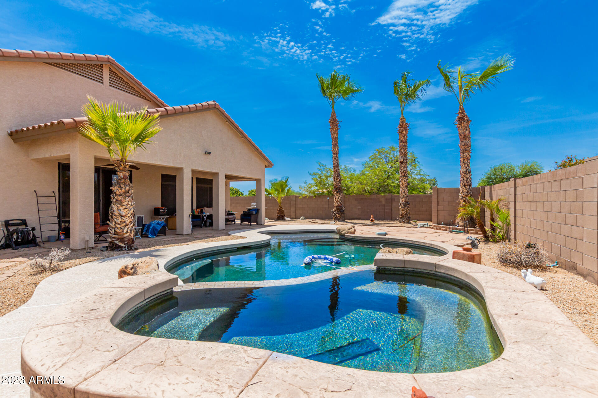 7326 W DREYFUS Drive