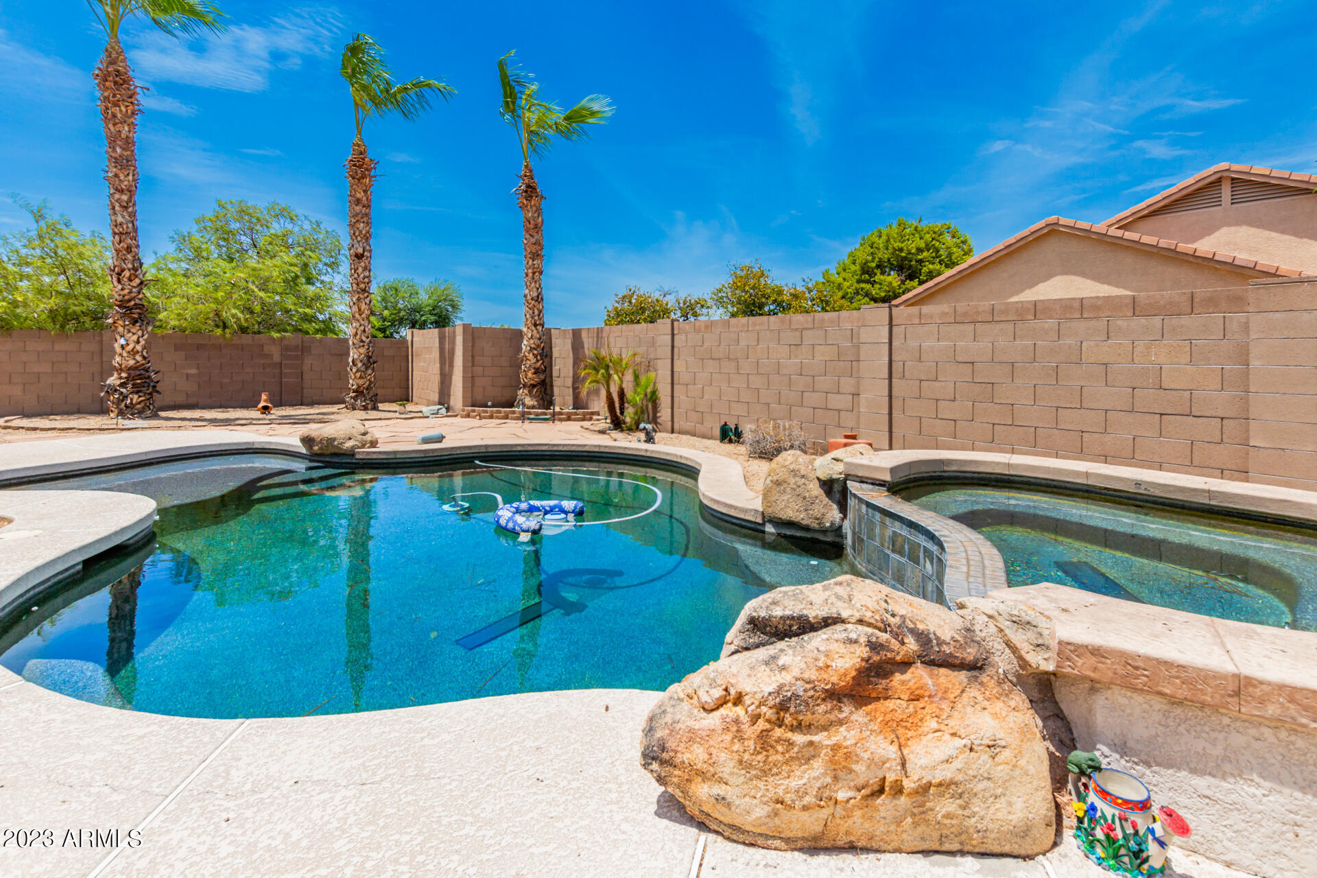 7326 W DREYFUS Drive
