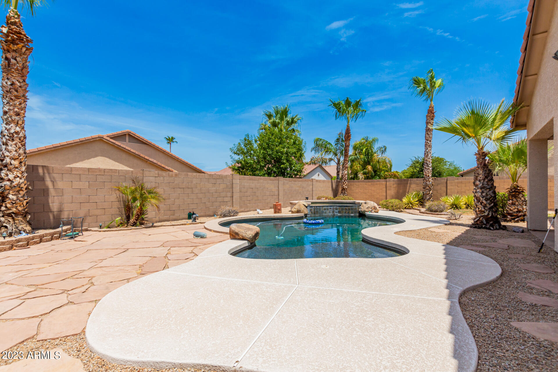 7326 W DREYFUS Drive