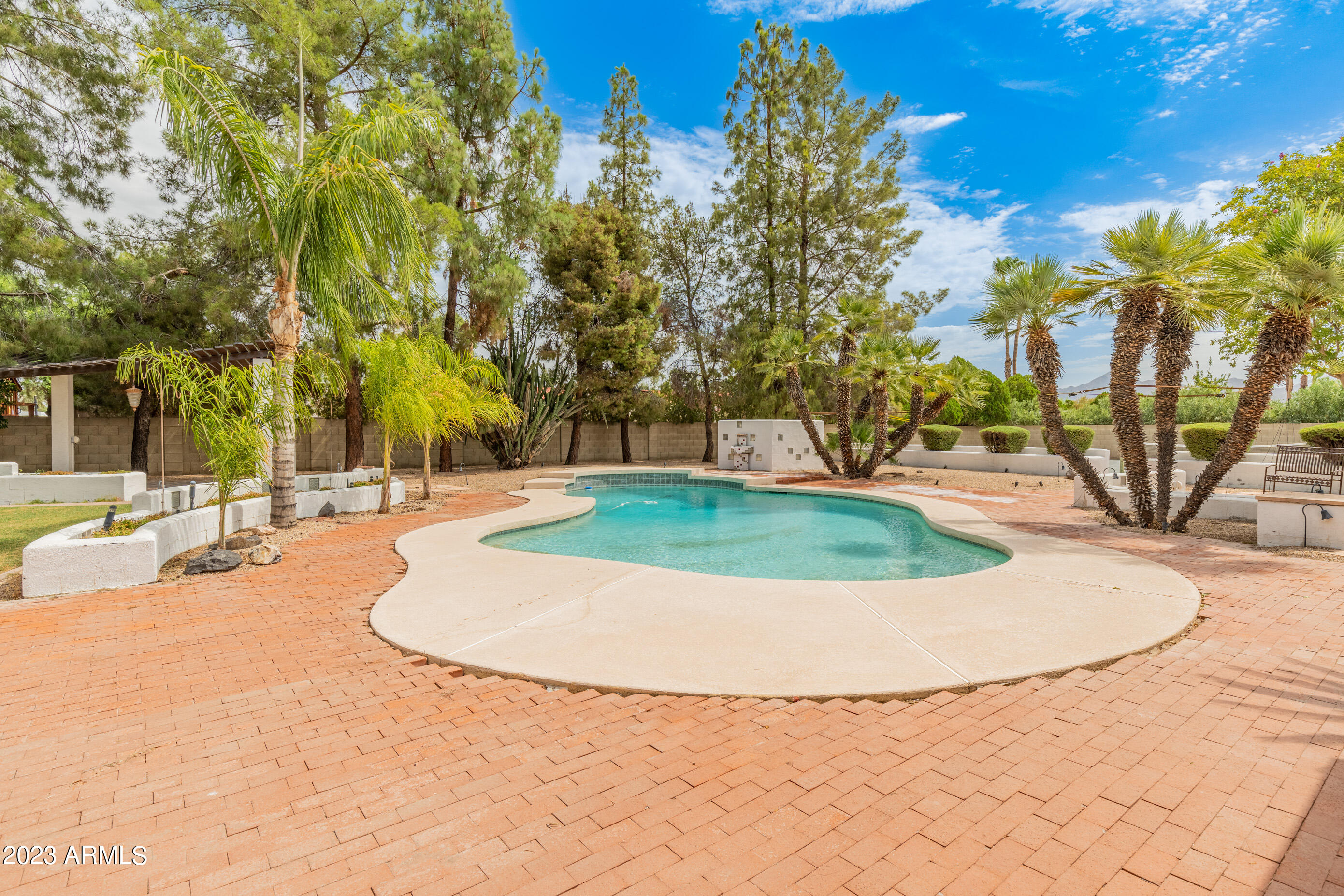 8020 E DAVENPORT Drive