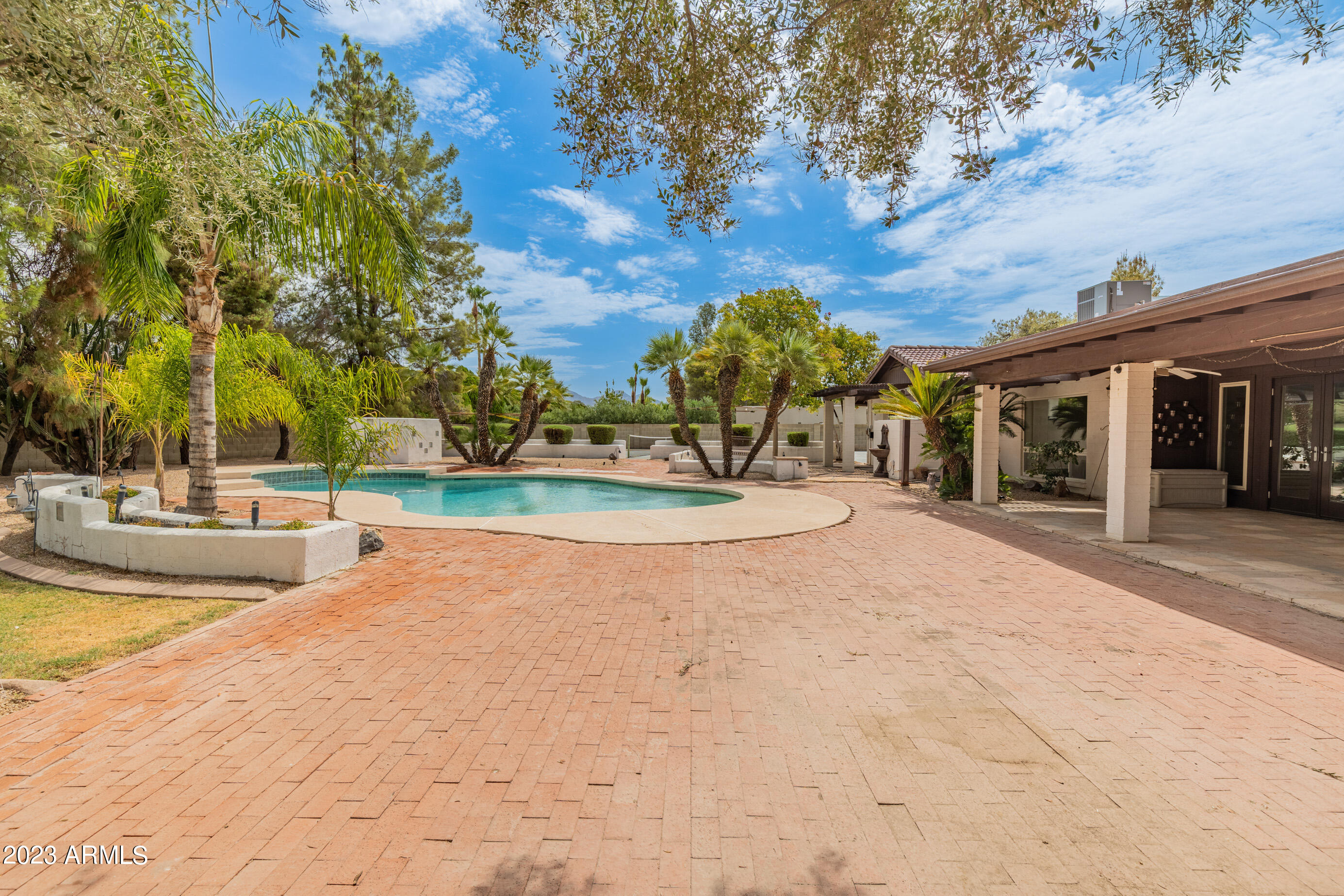 8020 E DAVENPORT Drive