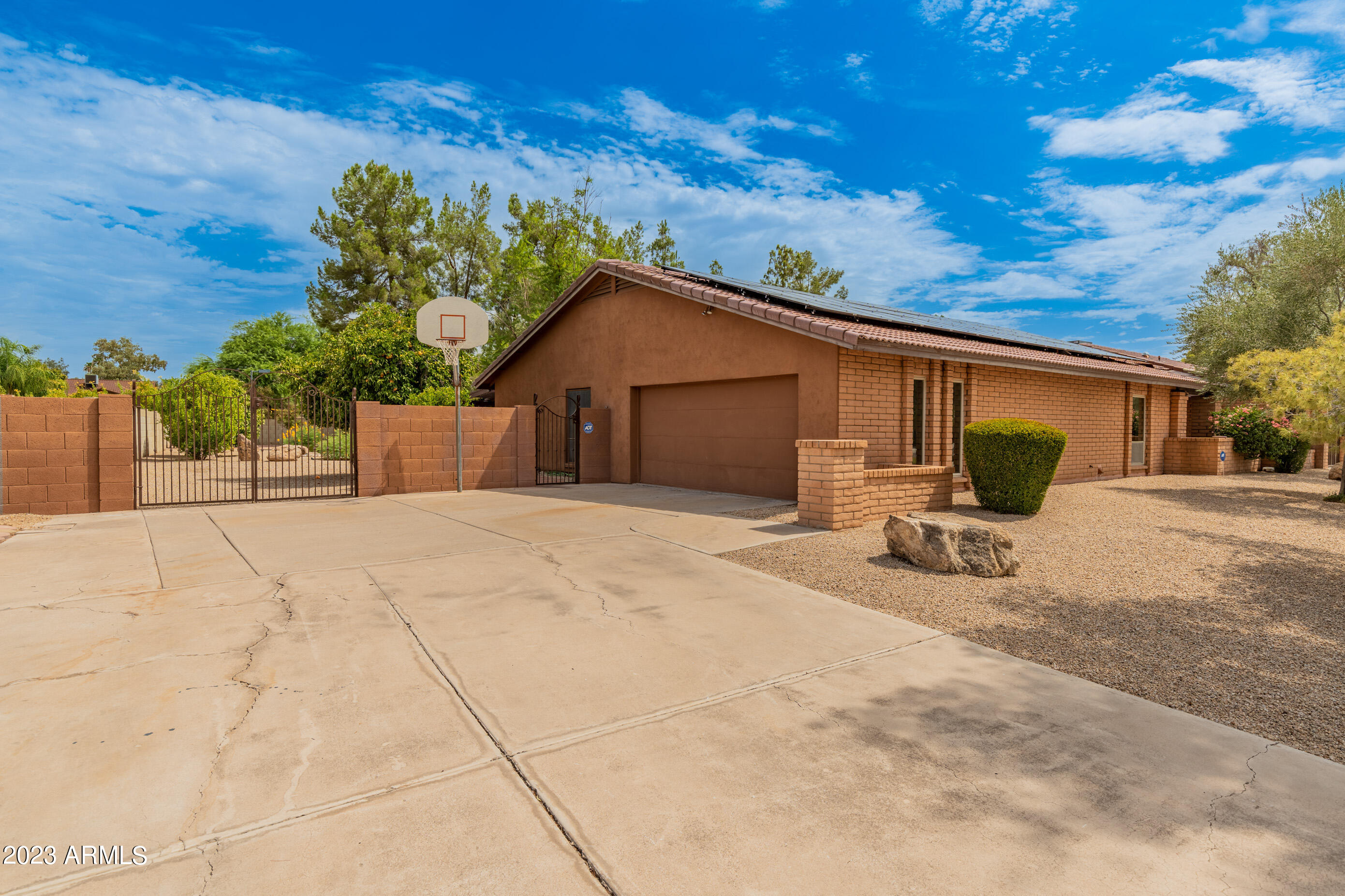 8020 E DAVENPORT Drive