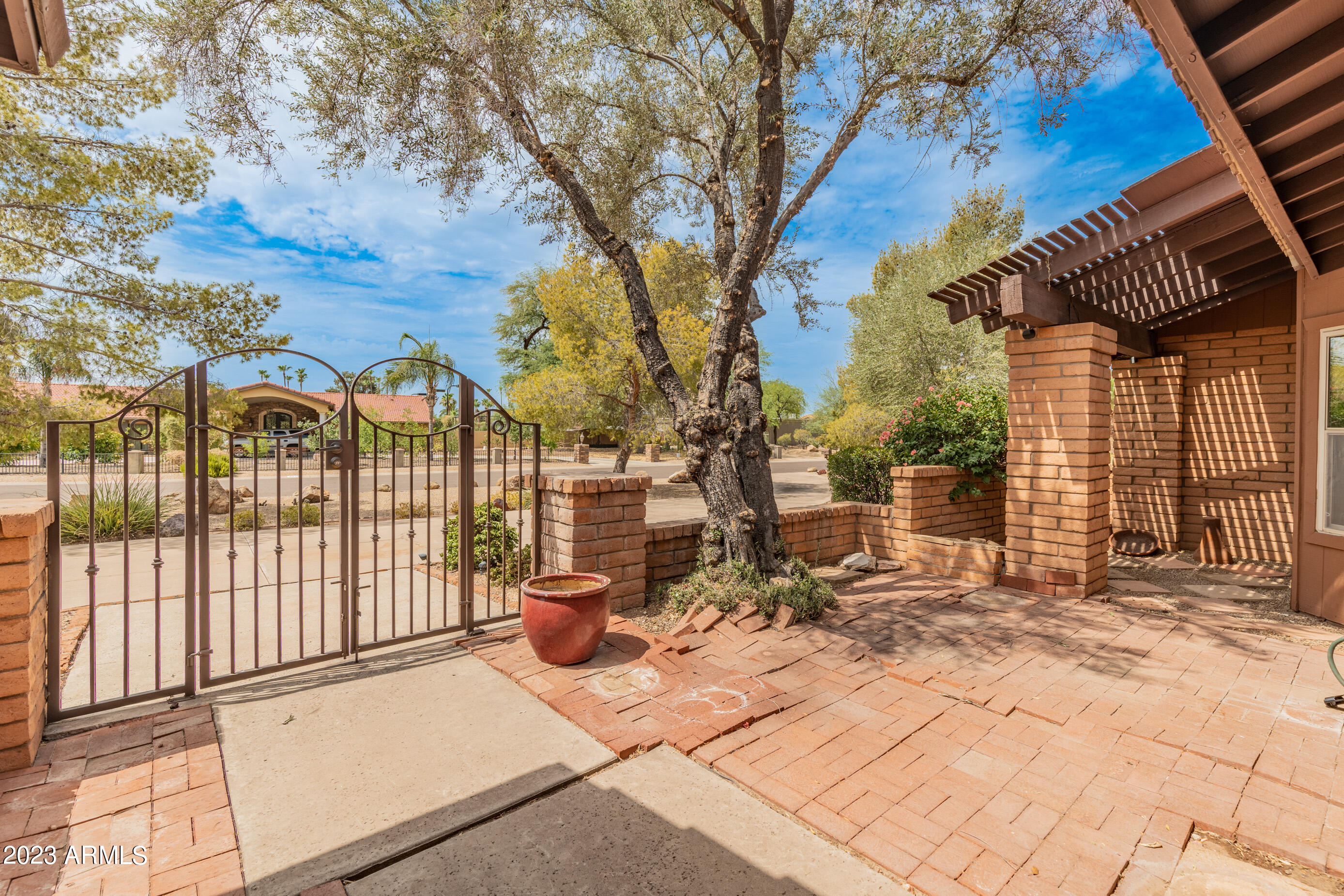 8020 E DAVENPORT Drive
