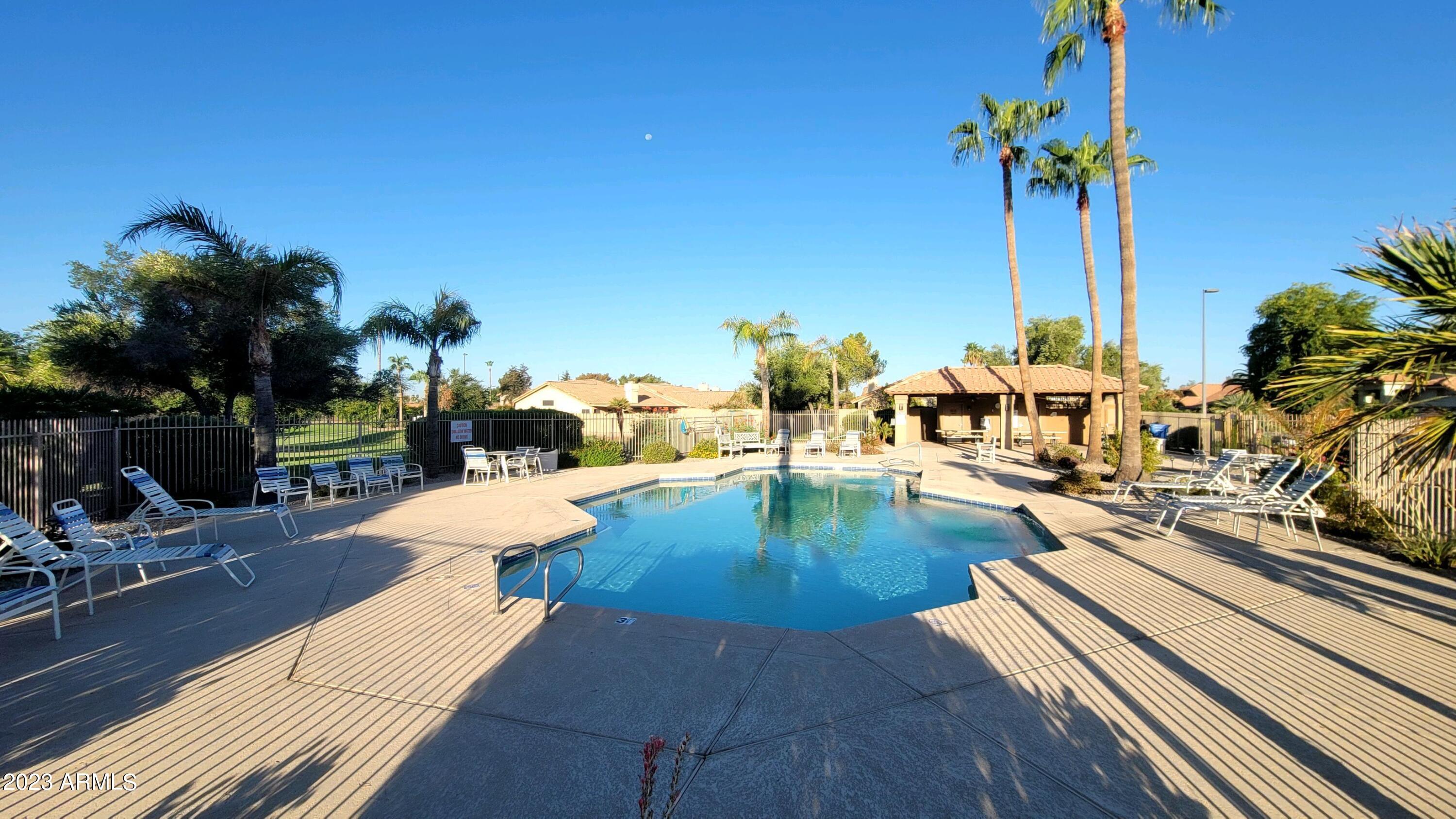 1432 W SHERRI Drive