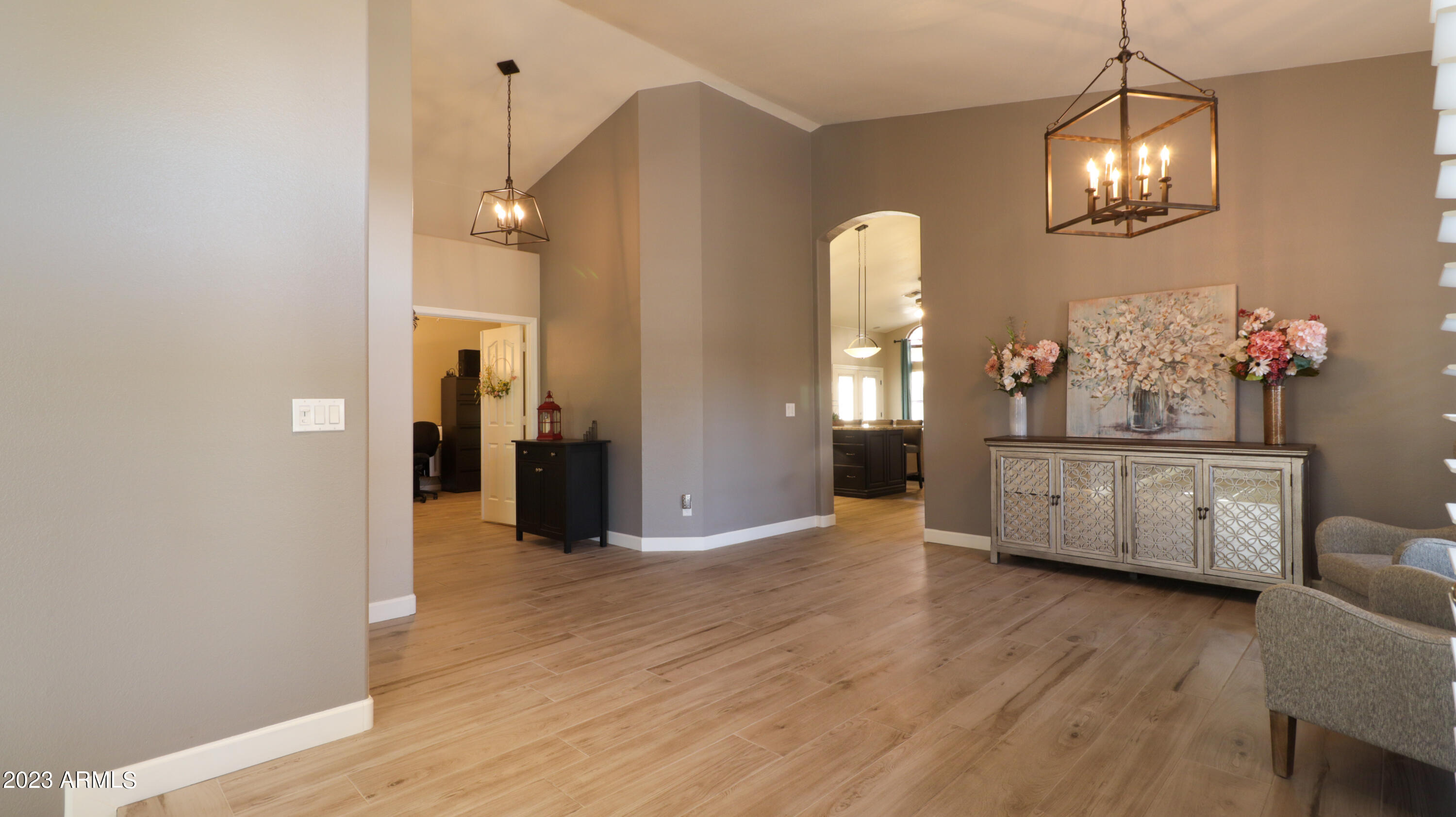 1432 W SHERRI Drive
