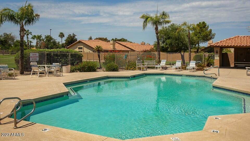 1432 W SHERRI Drive