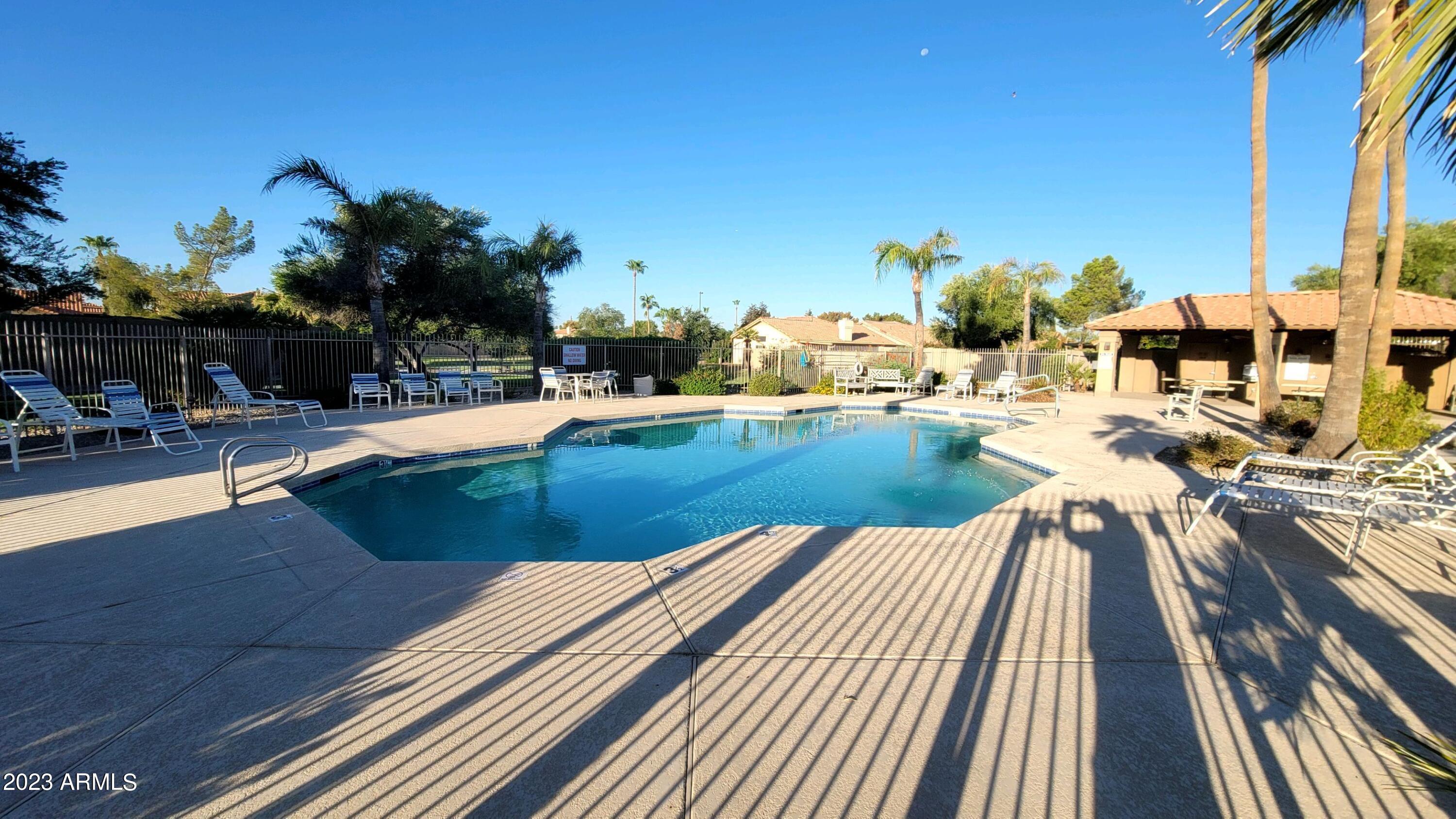 1432 W SHERRI Drive