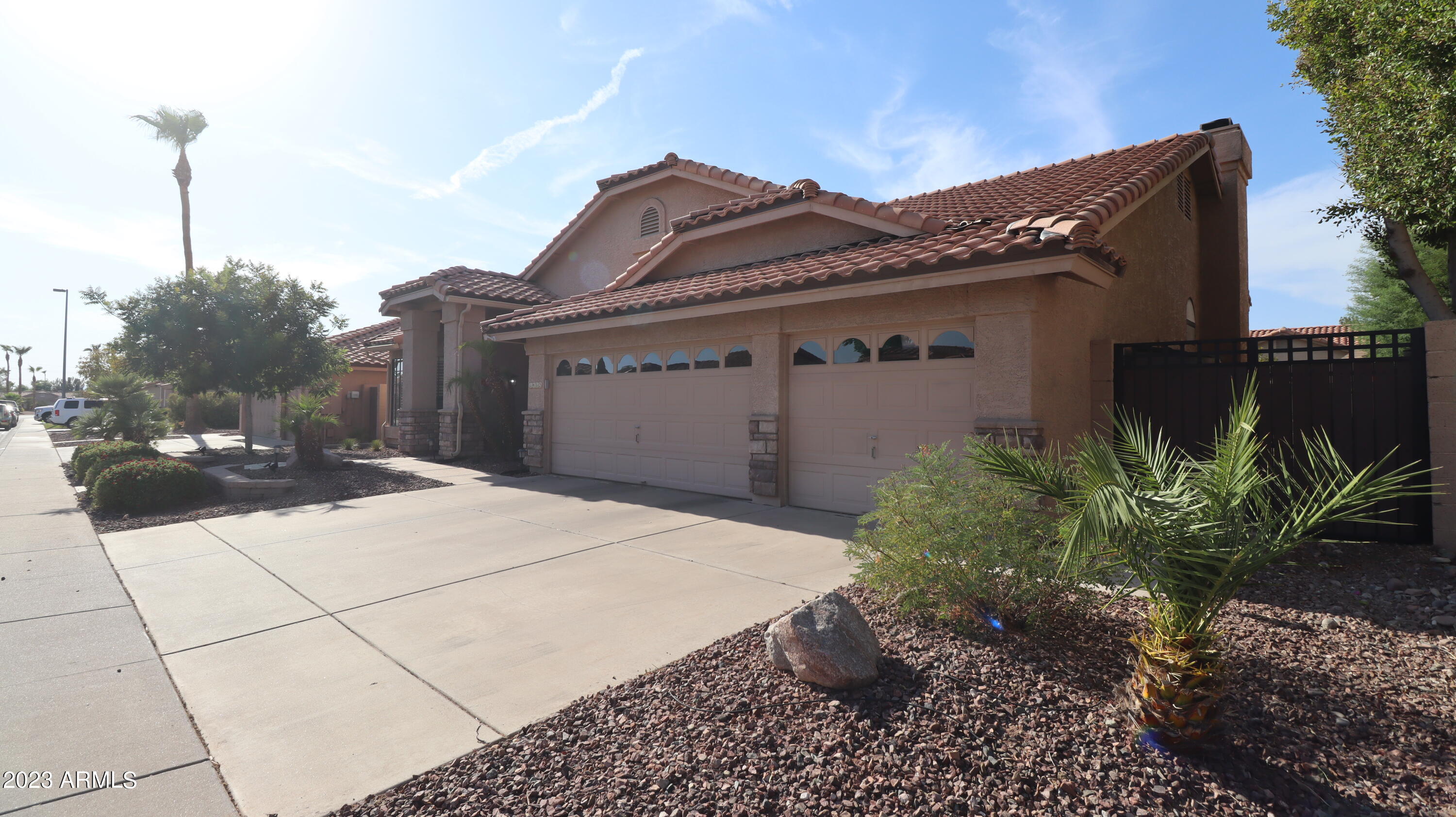 1432 W SHERRI Drive