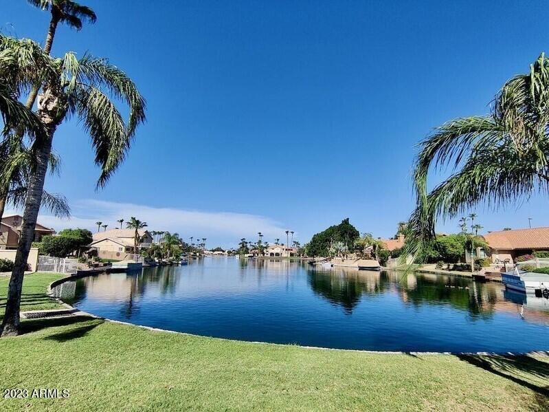 1432 W SHERRI Drive