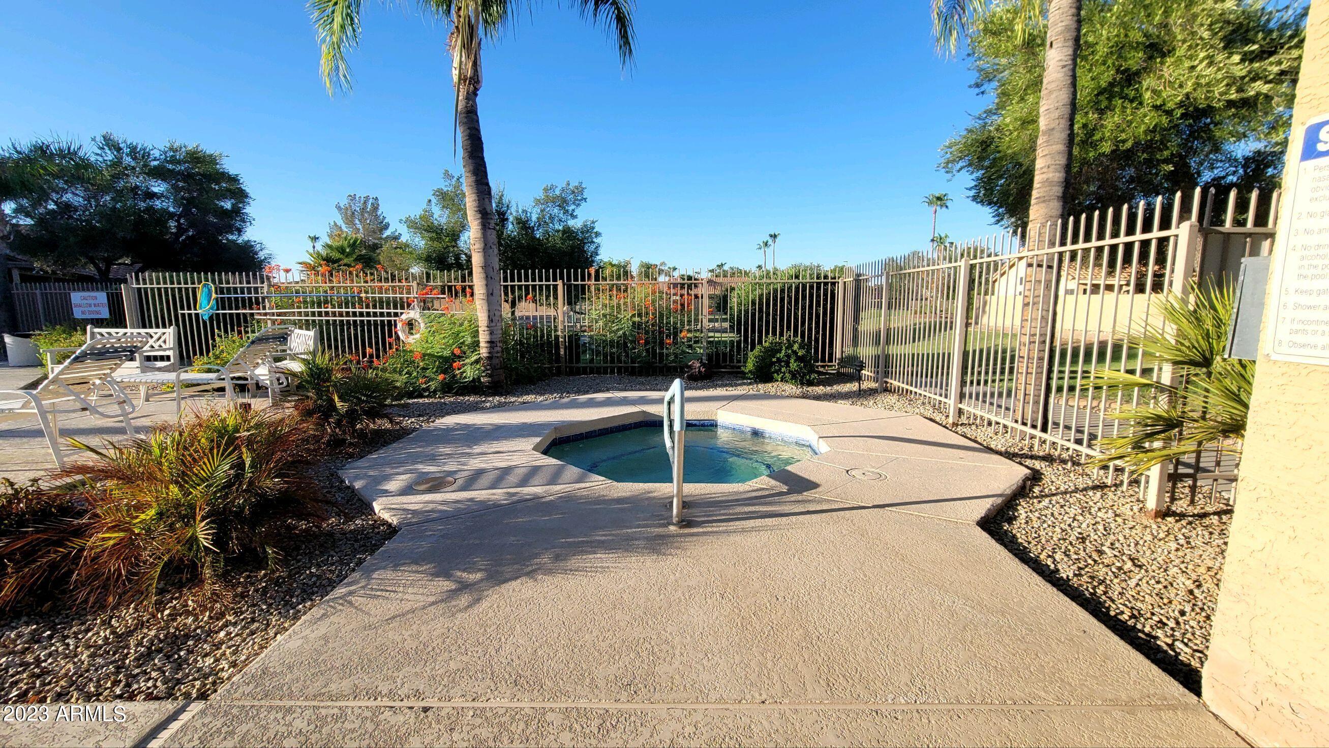 1432 W SHERRI Drive