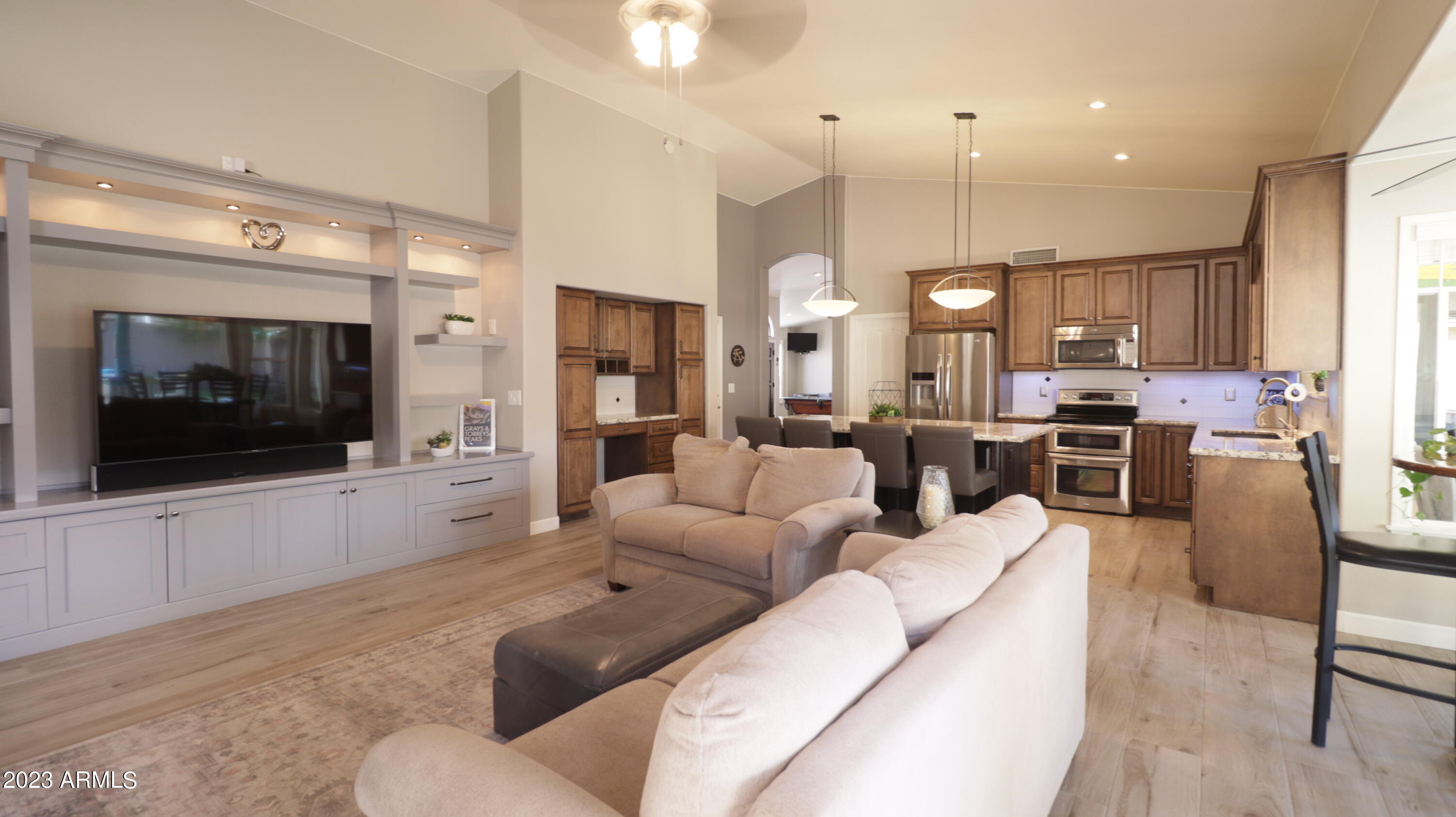 1432 W SHERRI Drive